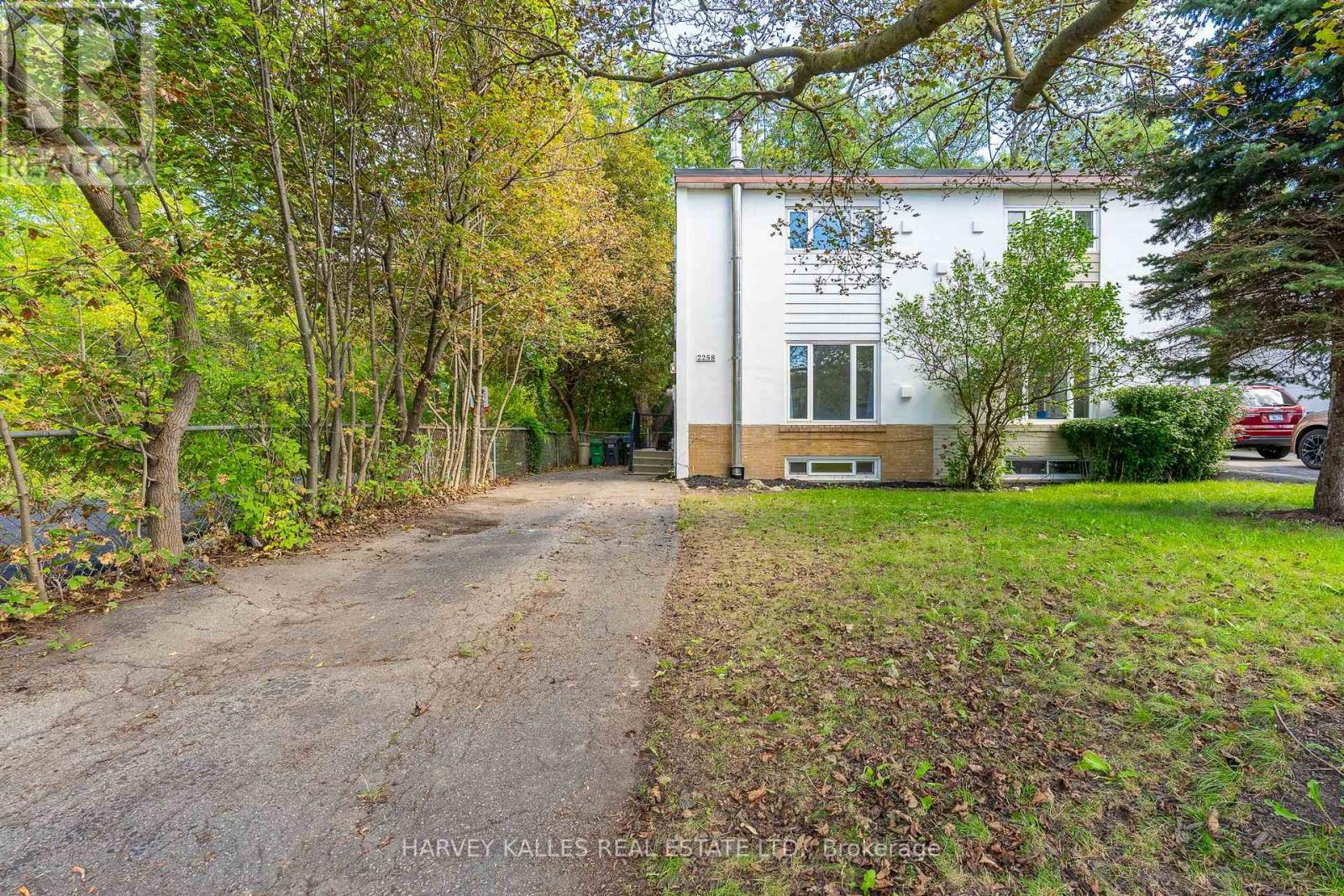 2258 BROOKHURST ROAD, Mississauga, Ontario