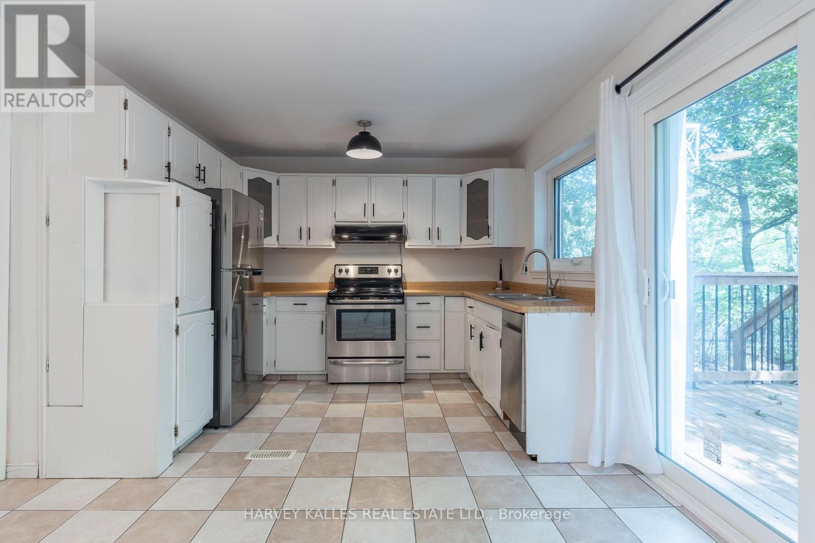 2258 Brookhurst Road, Mississauga, Ontario L5J 1P9 - Photo 2 - W13807372