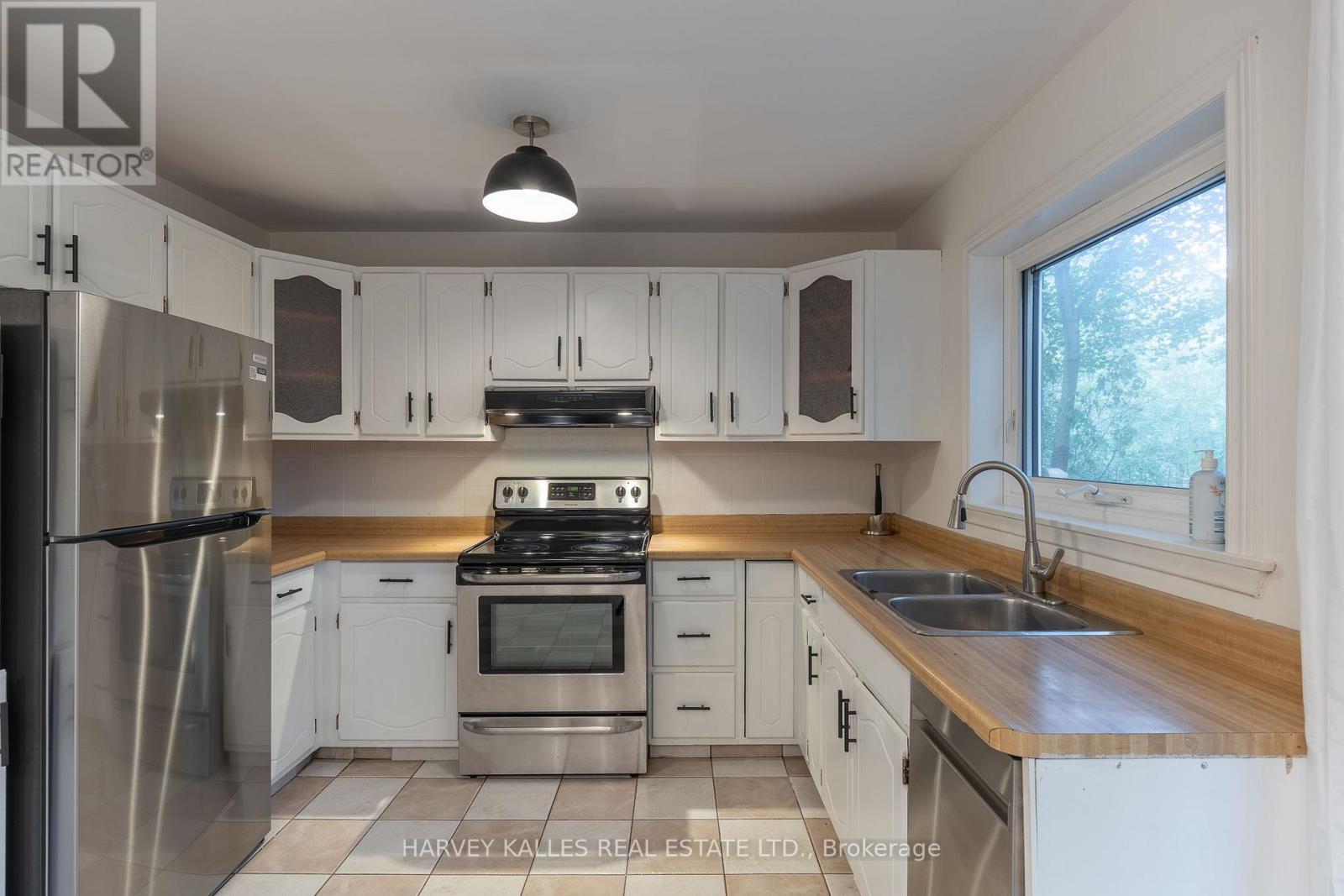 2258 Brookhurst Road, Mississauga, Ontario L5J 1P9 - Photo 3 - W13807372