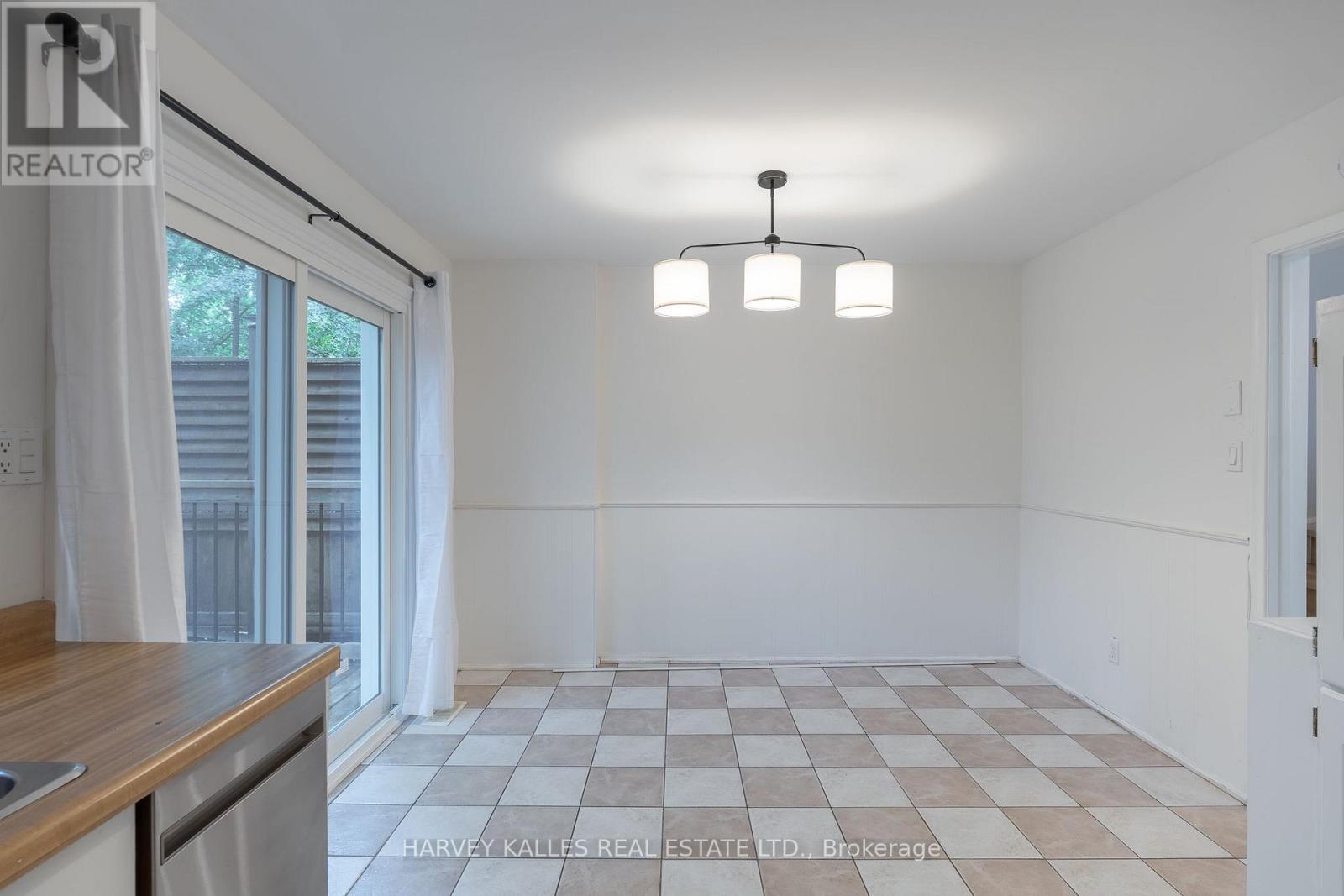 2258 Brookhurst Road, Mississauga, Ontario L5J 1P9 - Photo 6 - W13807372