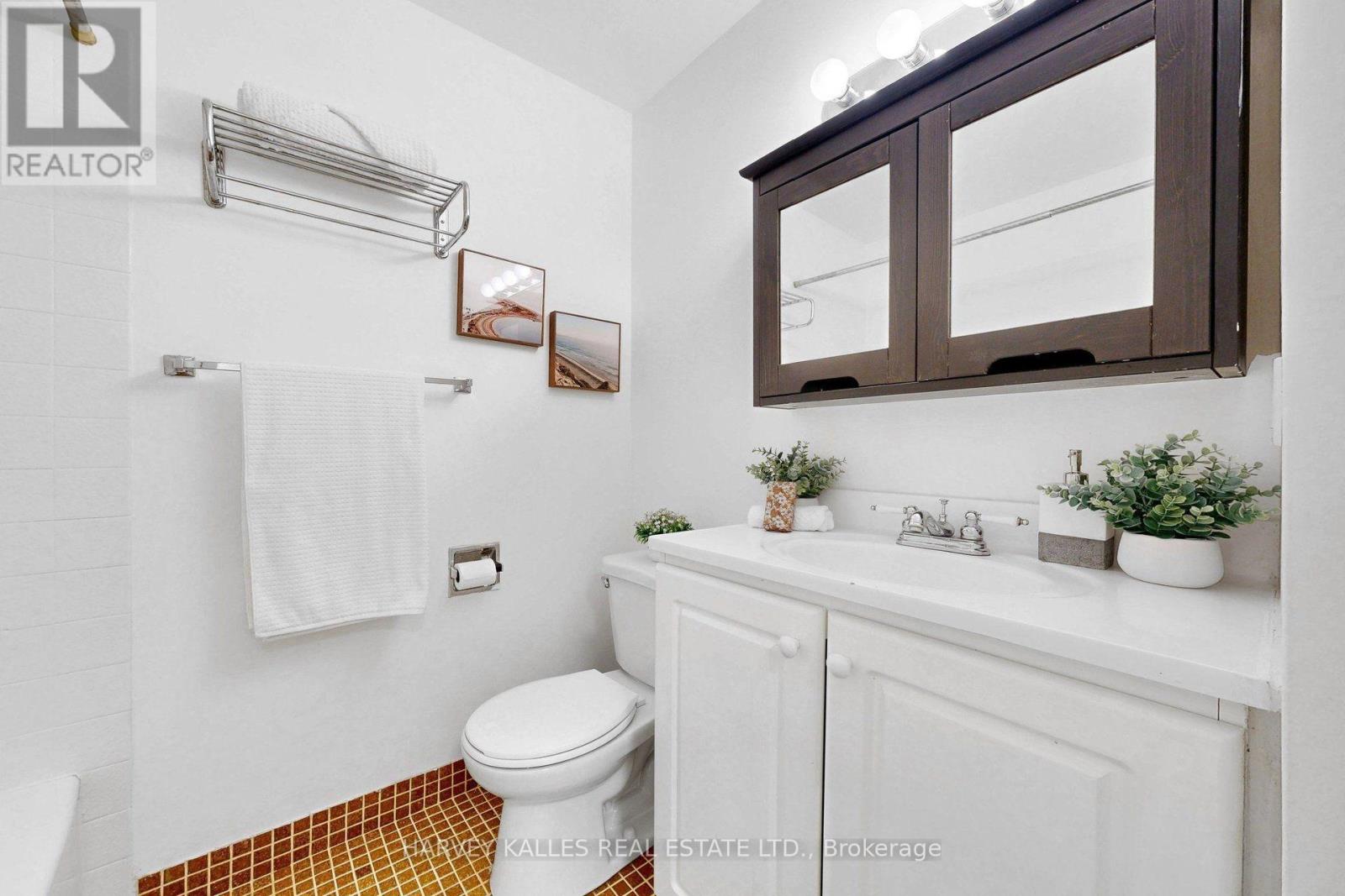 315 - 123 Woodbine Avenue, Toronto, Ontario M4L 3V8 - Photo 10 - E13810186