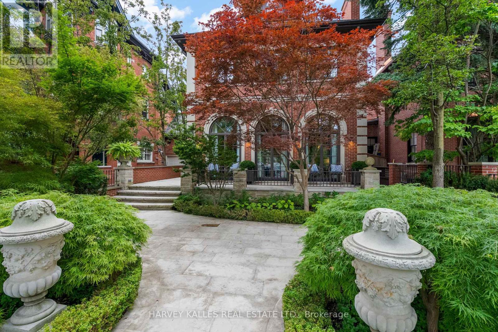 92 South Drive, Toronto, Ontario M4W 1R6 - Photo 4 - C13813766