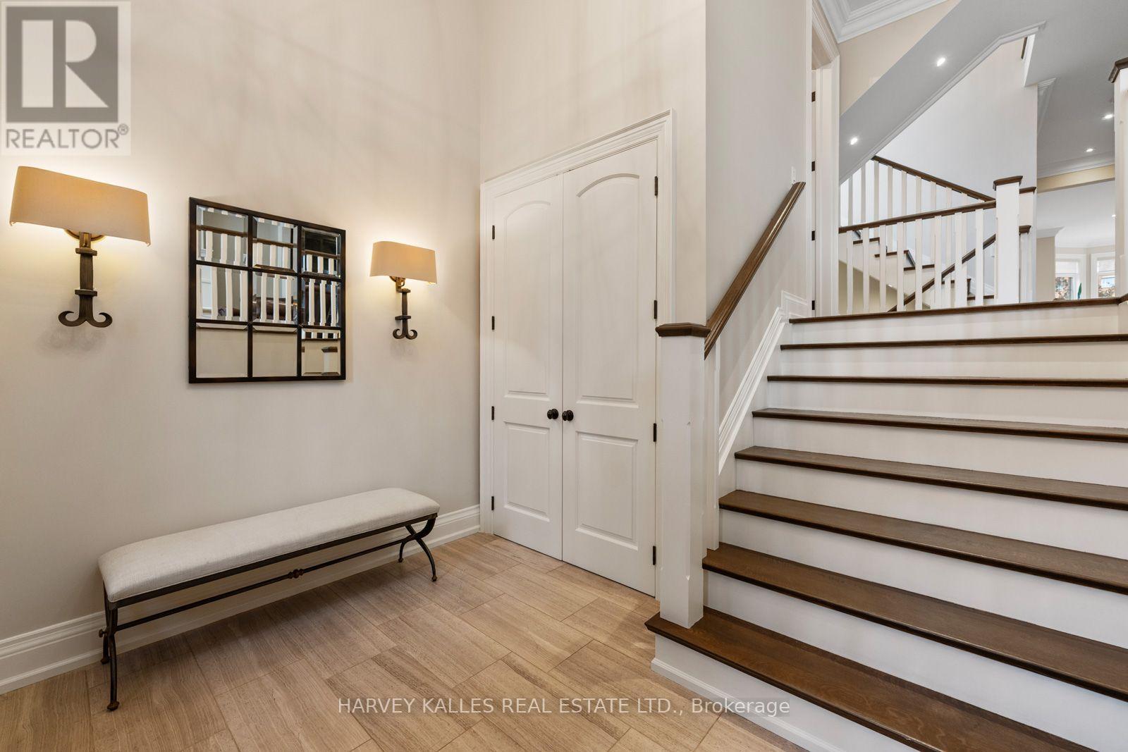 40 Sultana Avenue, Toronto, Ontario M6A 1T1 - Photo 3 - C13813886