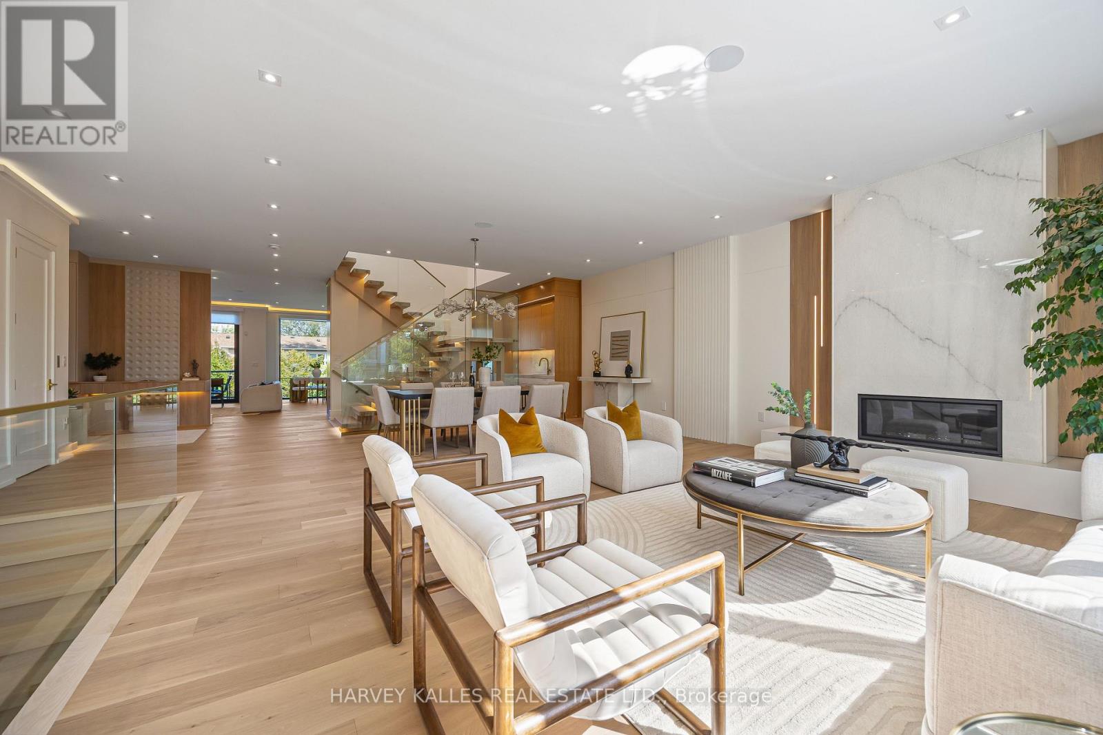 449 Elm Road, Toronto, Ontario M5M 3W8 - Photo 5 - C13814726