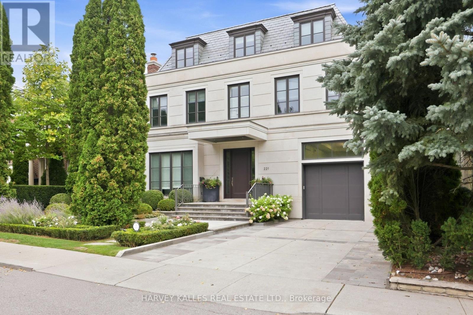 221 DUNVEGAN ROAD, Toronto, Ontario