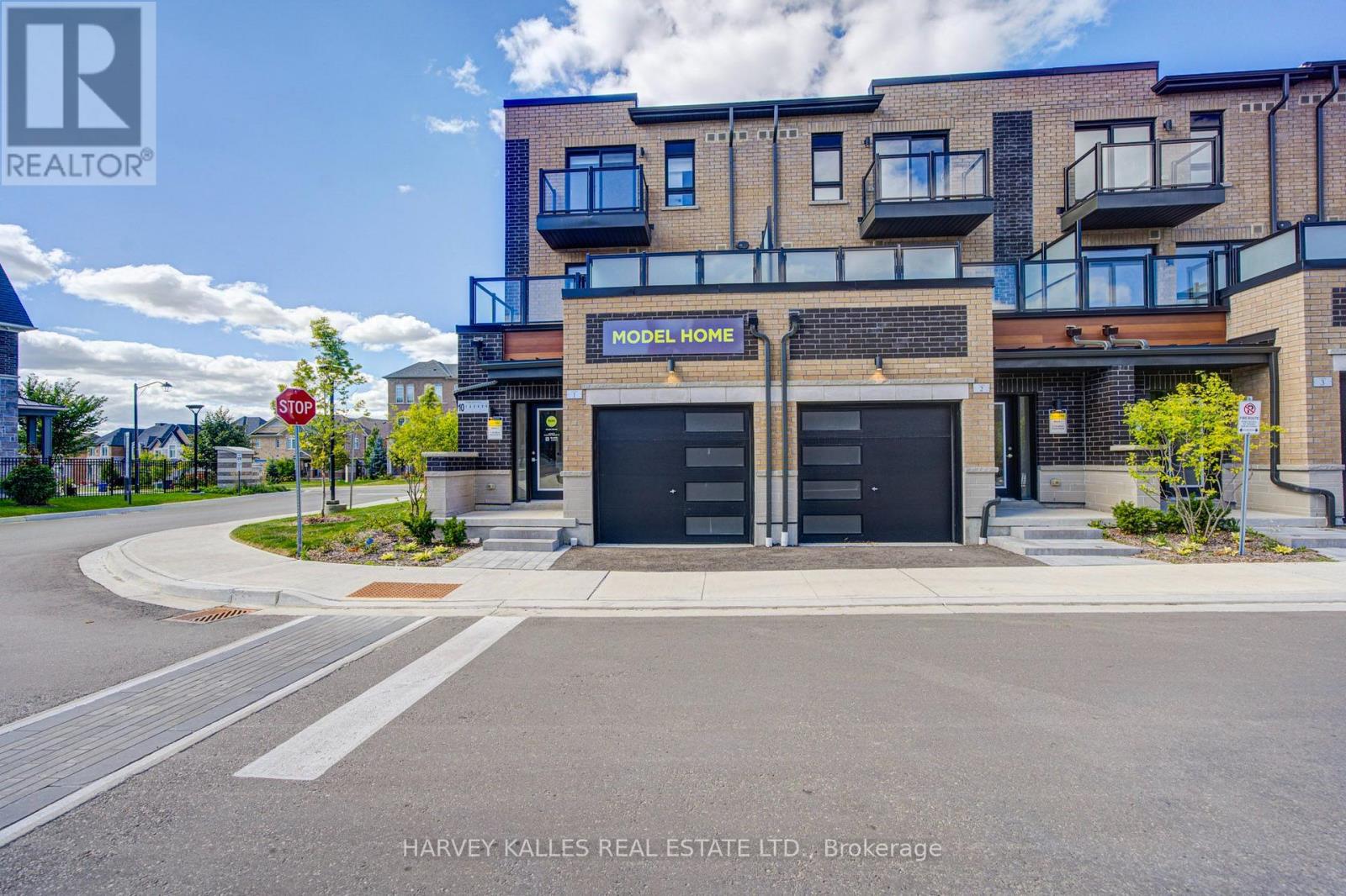 4 - 12 Lytham Green Circle, Newmarket, Ontario L3X 3A8 - Photo 3 - N13816658