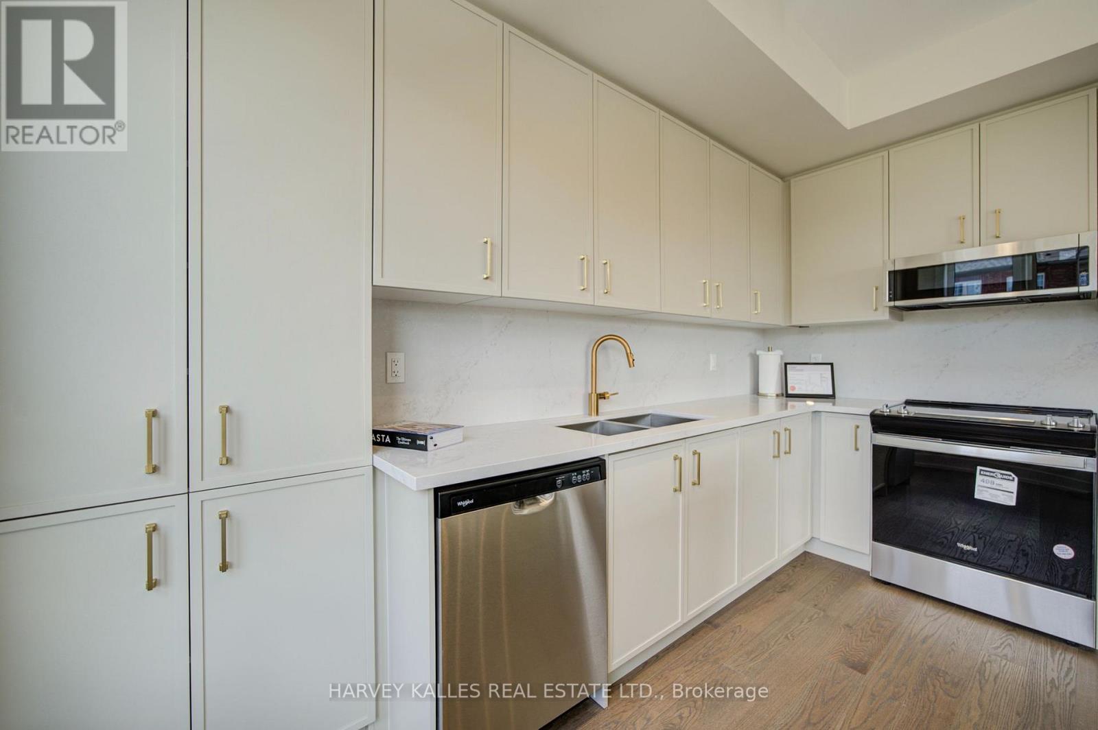 6 - 12 Lytham Green Circle, Newmarket, Ontario L3X 3A8 - Photo 32 - N13816814