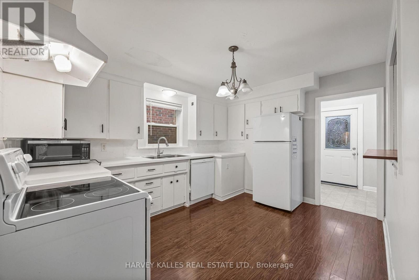 Main - 128 Bogert Avenue, Toronto, Ontario M2N 1K8 - Photo 7 - C13819858