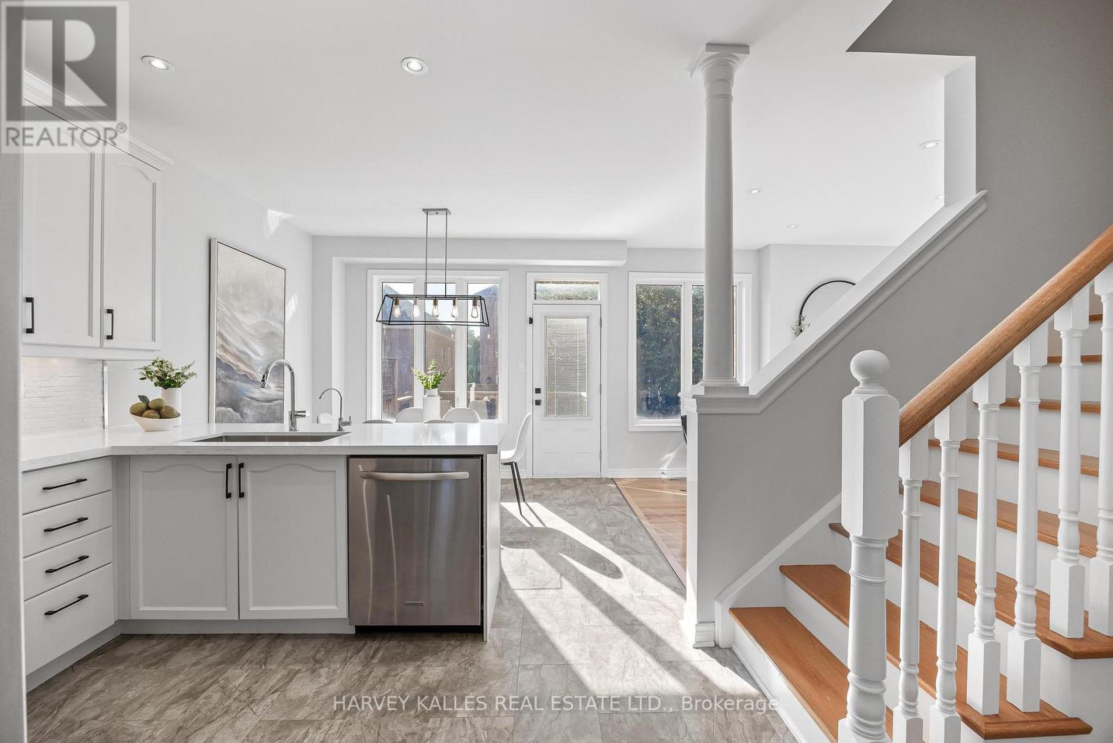 66 Horsedreamer Lane, Whitchurch-Stouffville, Ontario L4A 0K7 - Photo 8 - N13820820