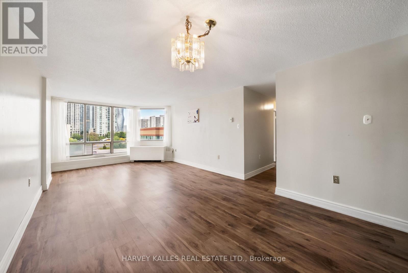 505 - 25 Fairview Road, Mississauga, Ontario L5B 3Y8 - Photo 3 - W13821166