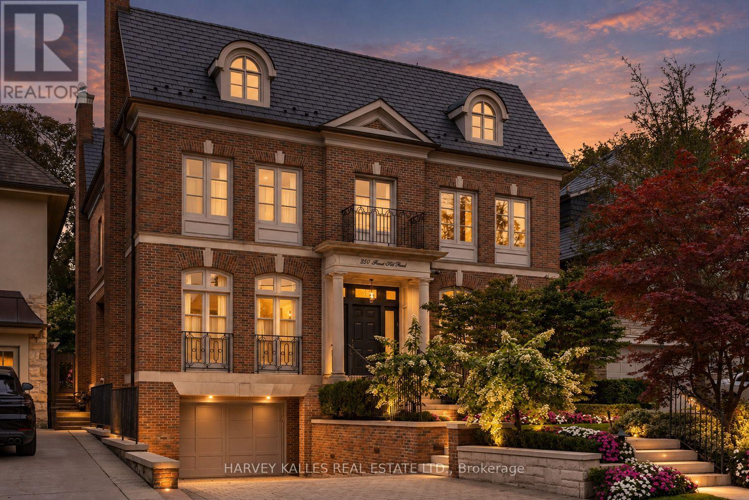 250 Forest Hill Road, Toronto, Ontario  M5P 2N5 - Photo 2 - C13822454