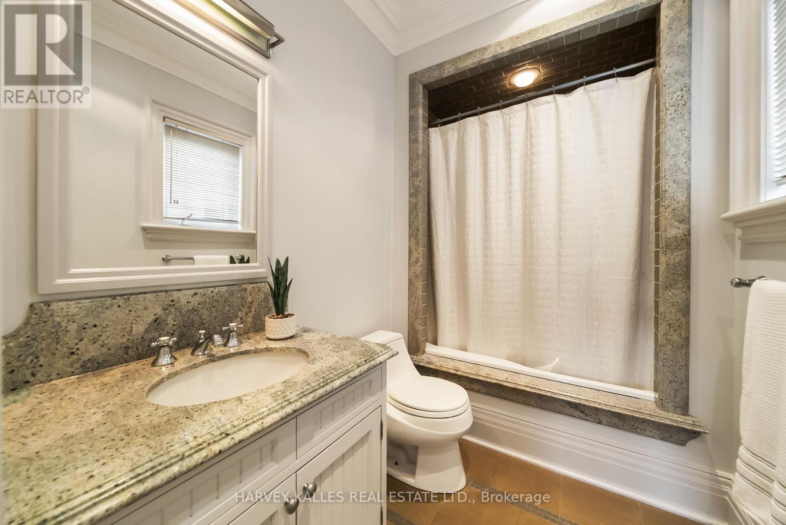 250 Forest Hill Road, Toronto, Ontario  M5P 2N5 - Photo 28 - C13822454