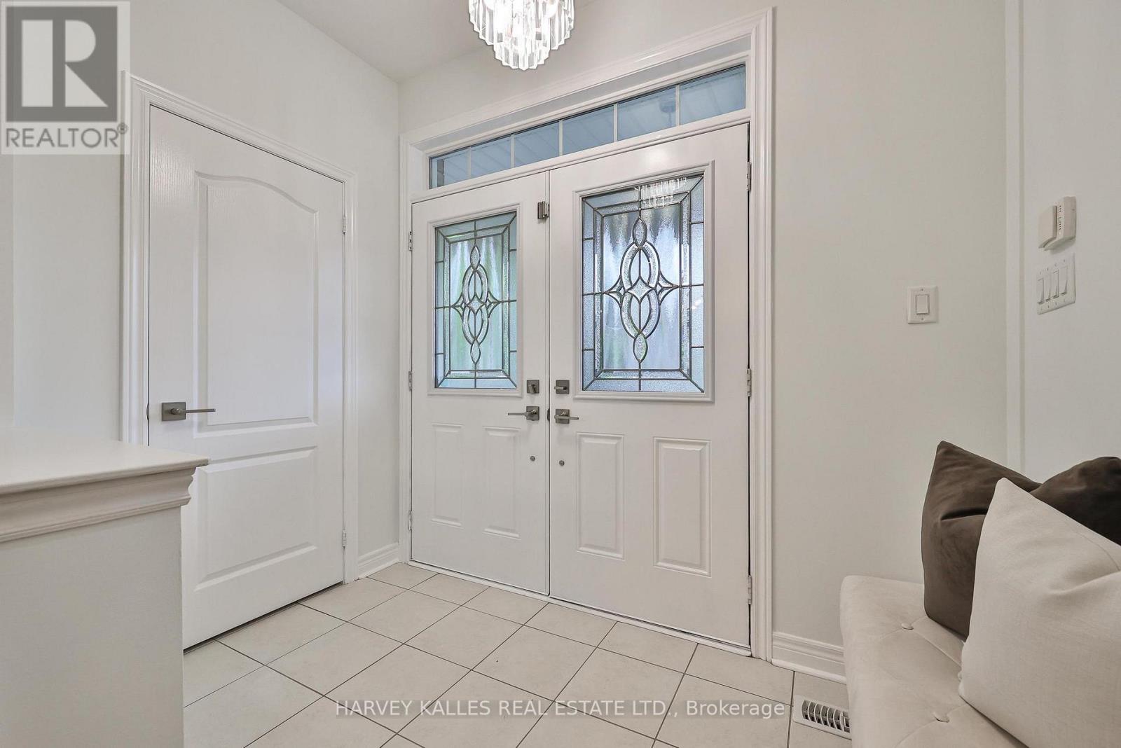 46 Grayleaf Drive, Whitchurch-Stouffville, Ontario  L4A 1S8 - Photo 10 - N13823924