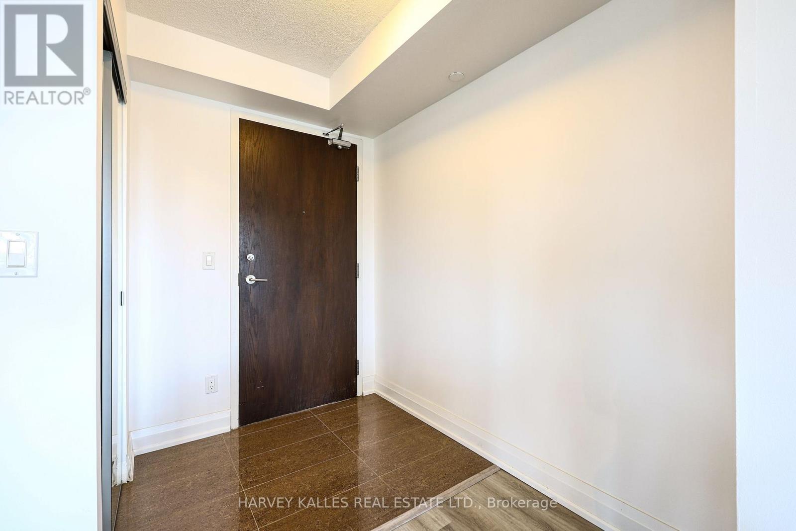 317 - 75 Norman Bethune Avenue, Richmond Hill, Ontario L4B 0B6 - Photo 2 - N13823936