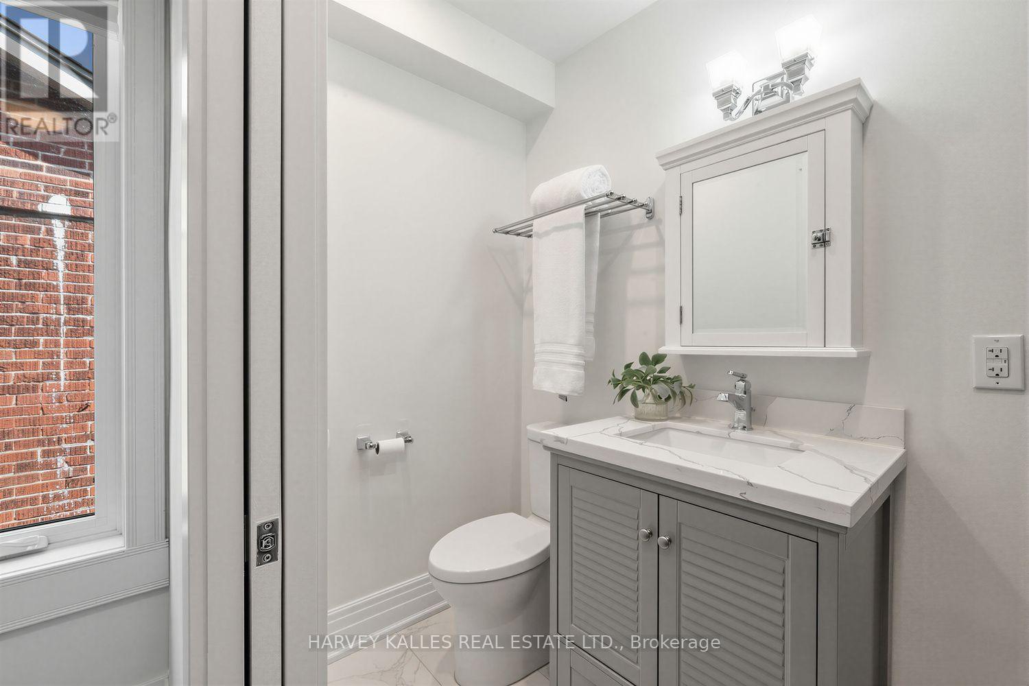 61 Appleton Avenue, Toronto, Ontario M6E 3A4 - Photo 19 - C13824332