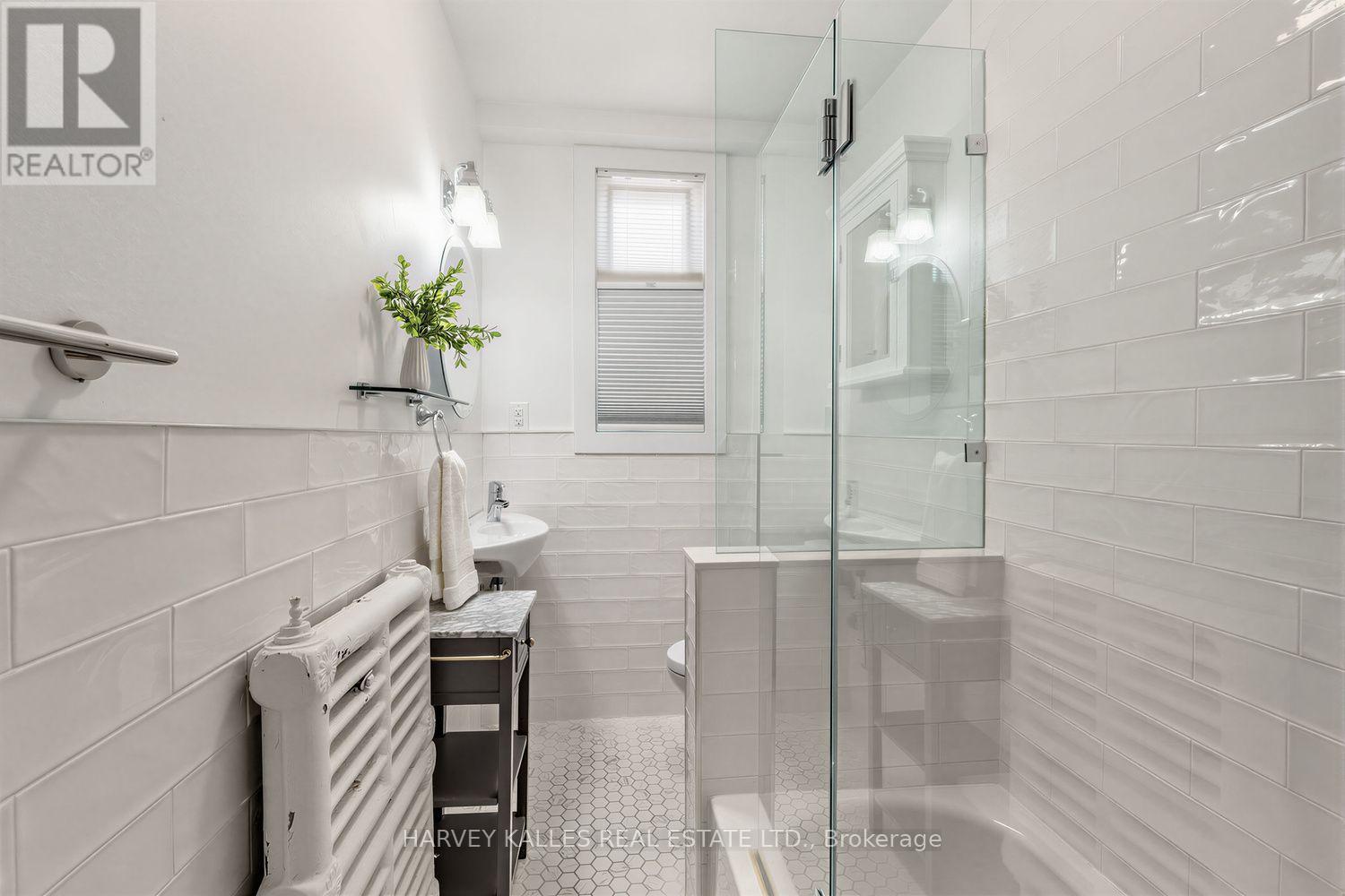 61 Appleton Avenue, Toronto, Ontario M6E 3A4 - Photo 20 - C13824332