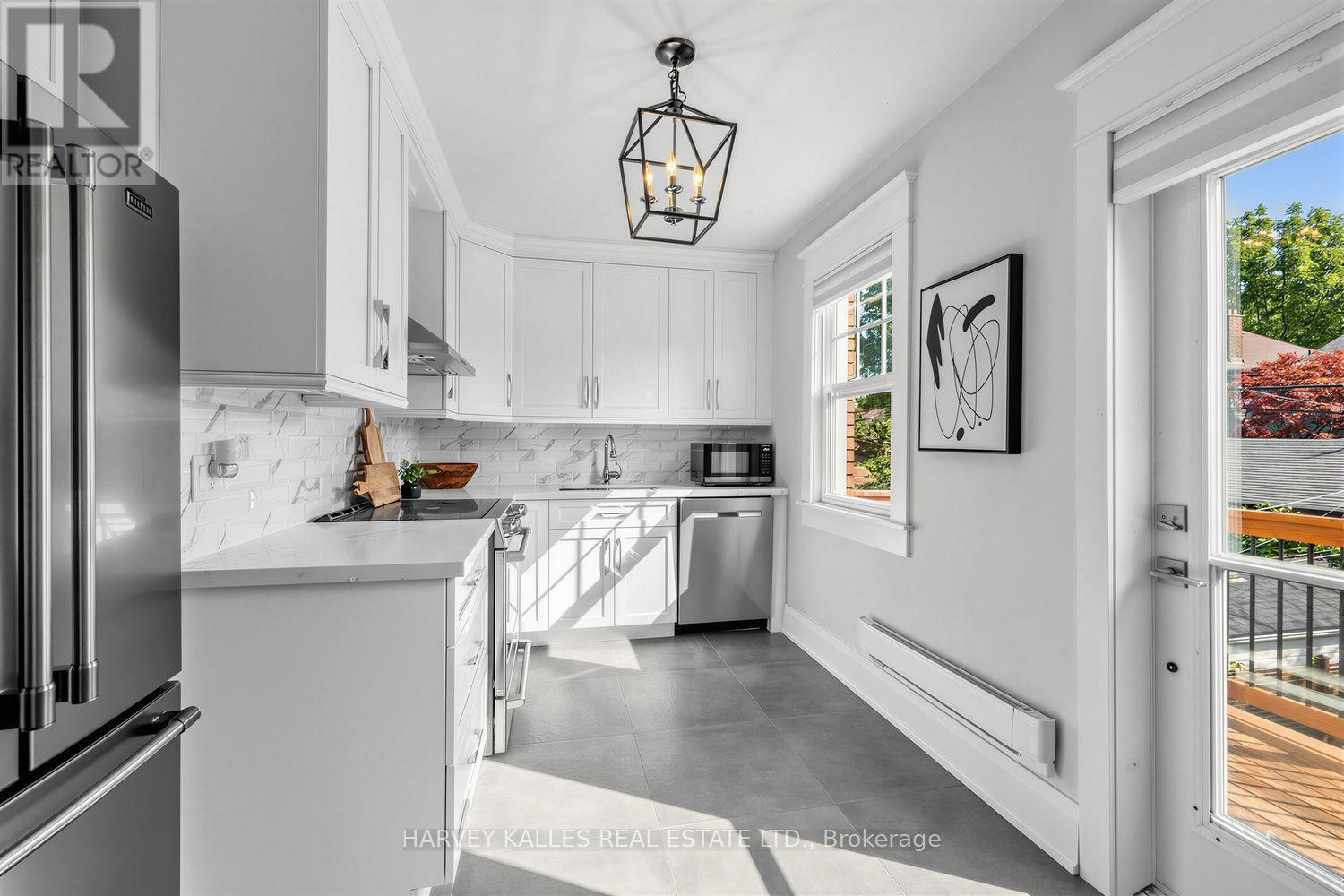 61 Appleton Avenue, Toronto, Ontario M6E 3A4 - Photo 21 - C13824332
