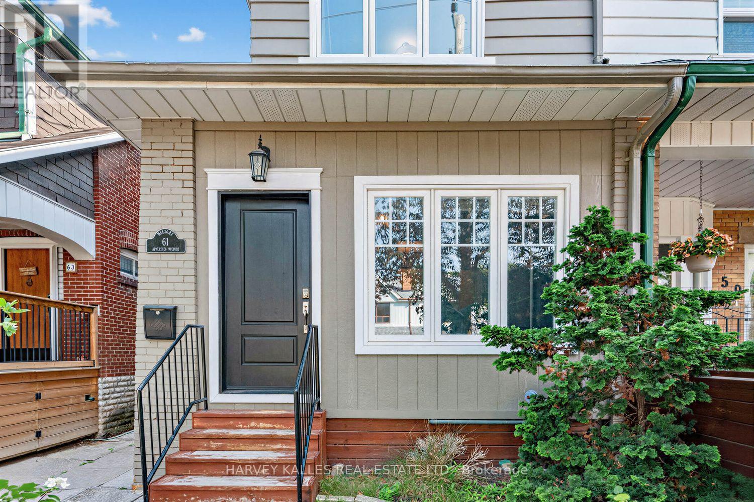 61 Appleton Avenue, Toronto, Ontario M6E 3A4 - Photo 3 - C13824332
