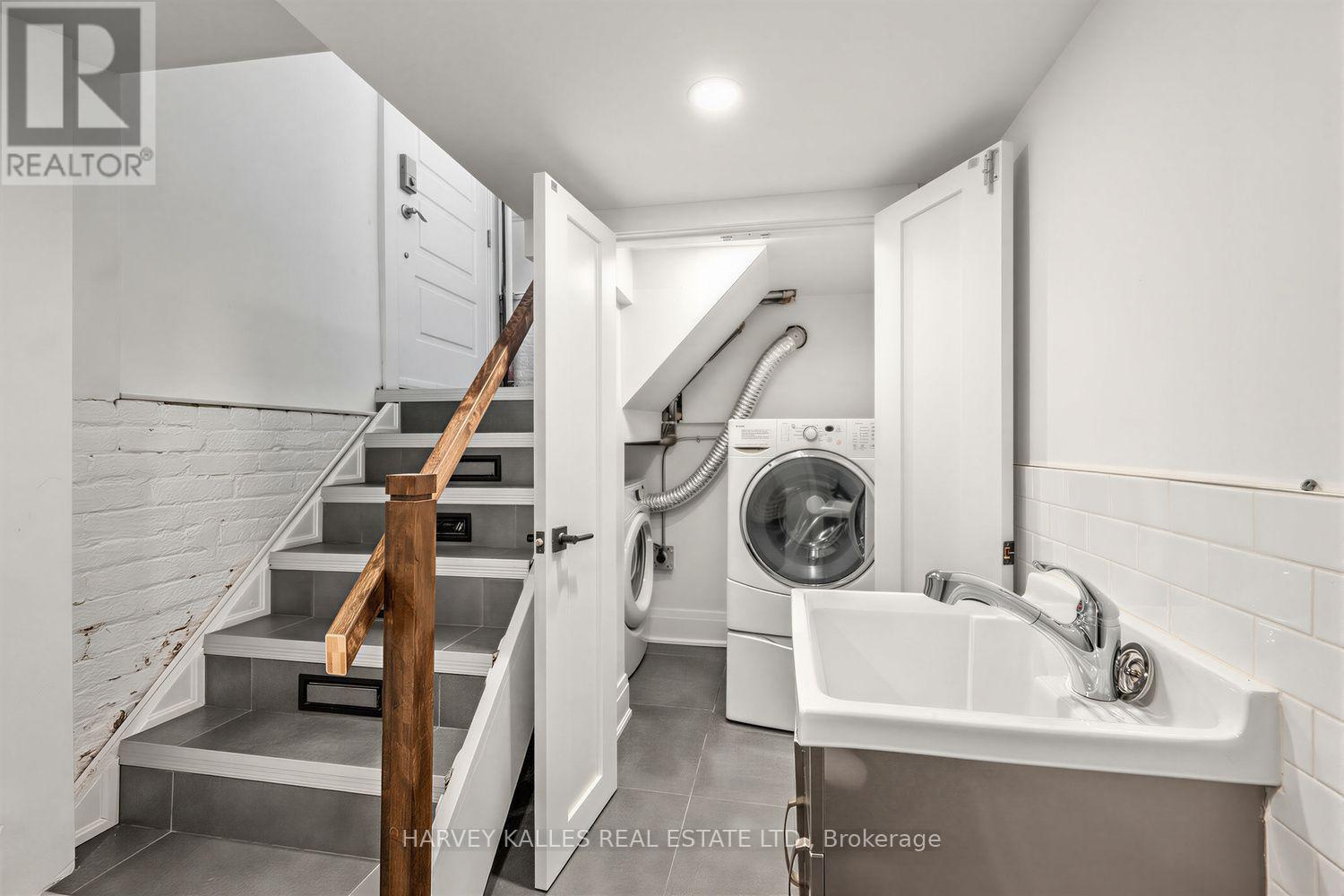 61 Appleton Avenue, Toronto, Ontario M6E 3A4 - Photo 34 - C13824332