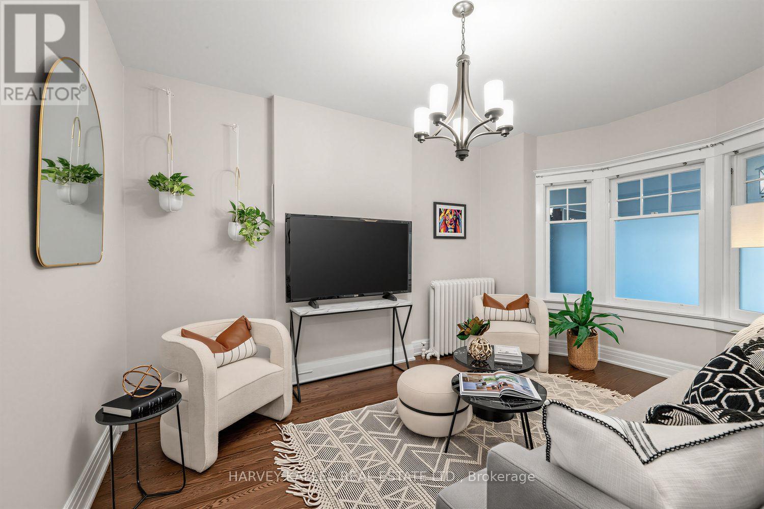 61 Appleton Avenue, Toronto, Ontario M6E 3A4 - Photo 5 - C13824332