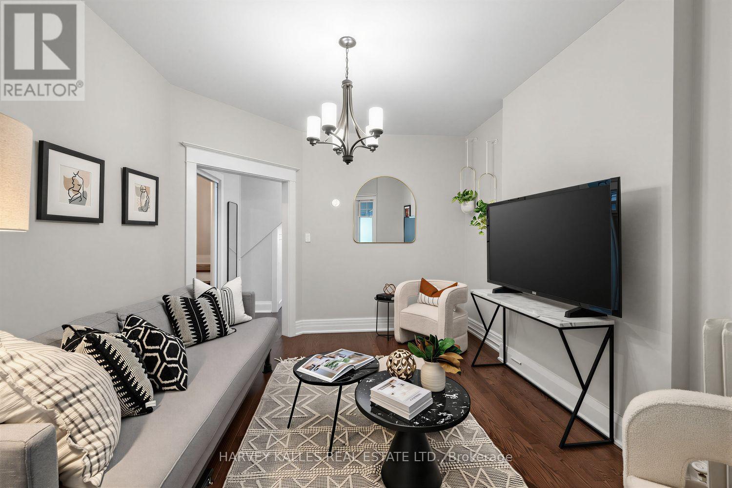 61 Appleton Avenue, Toronto, Ontario M6E 3A4 - Photo 6 - C13824332