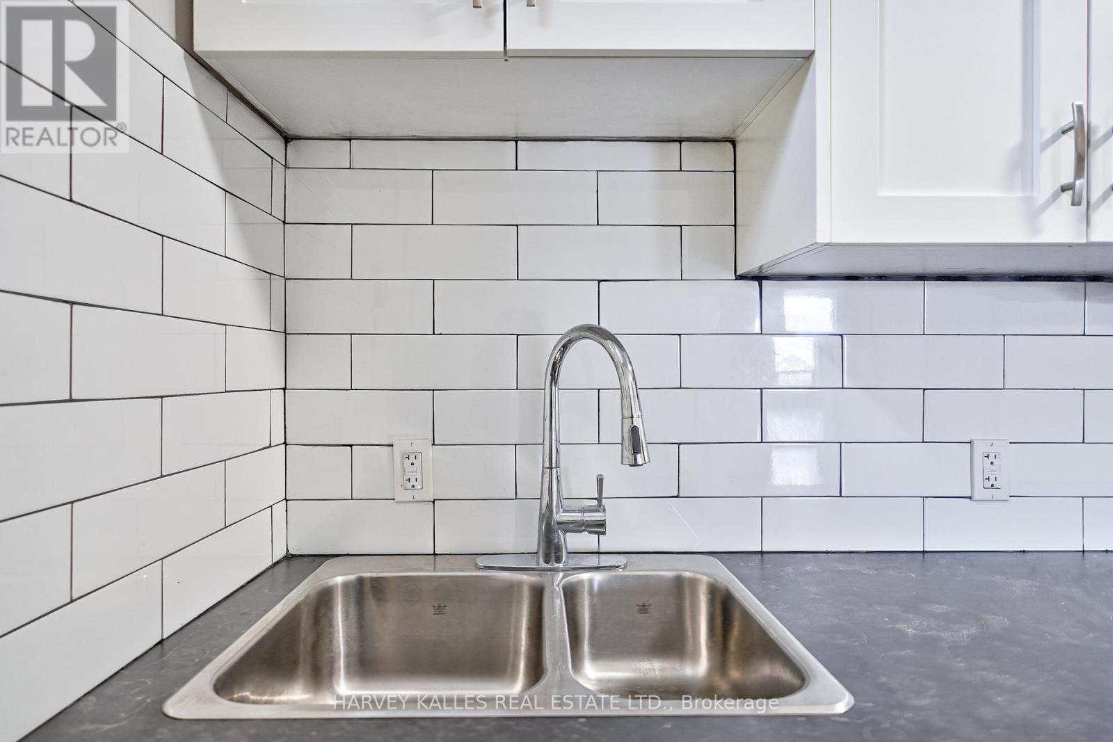 3 - 1074 St Clair Avenue W, Toronto, Ontario M6E 3H3 - Photo 15 - C13824714