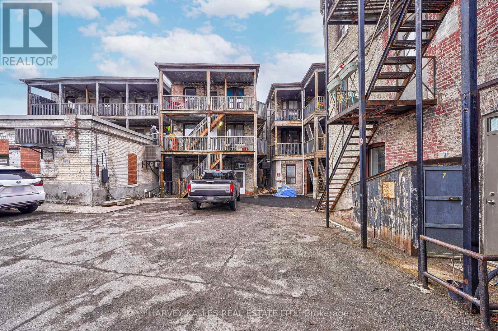 3 - 1074 St Clair Avenue W, Toronto, Ontario M6E 3H3 - Photo 4 - C13824714