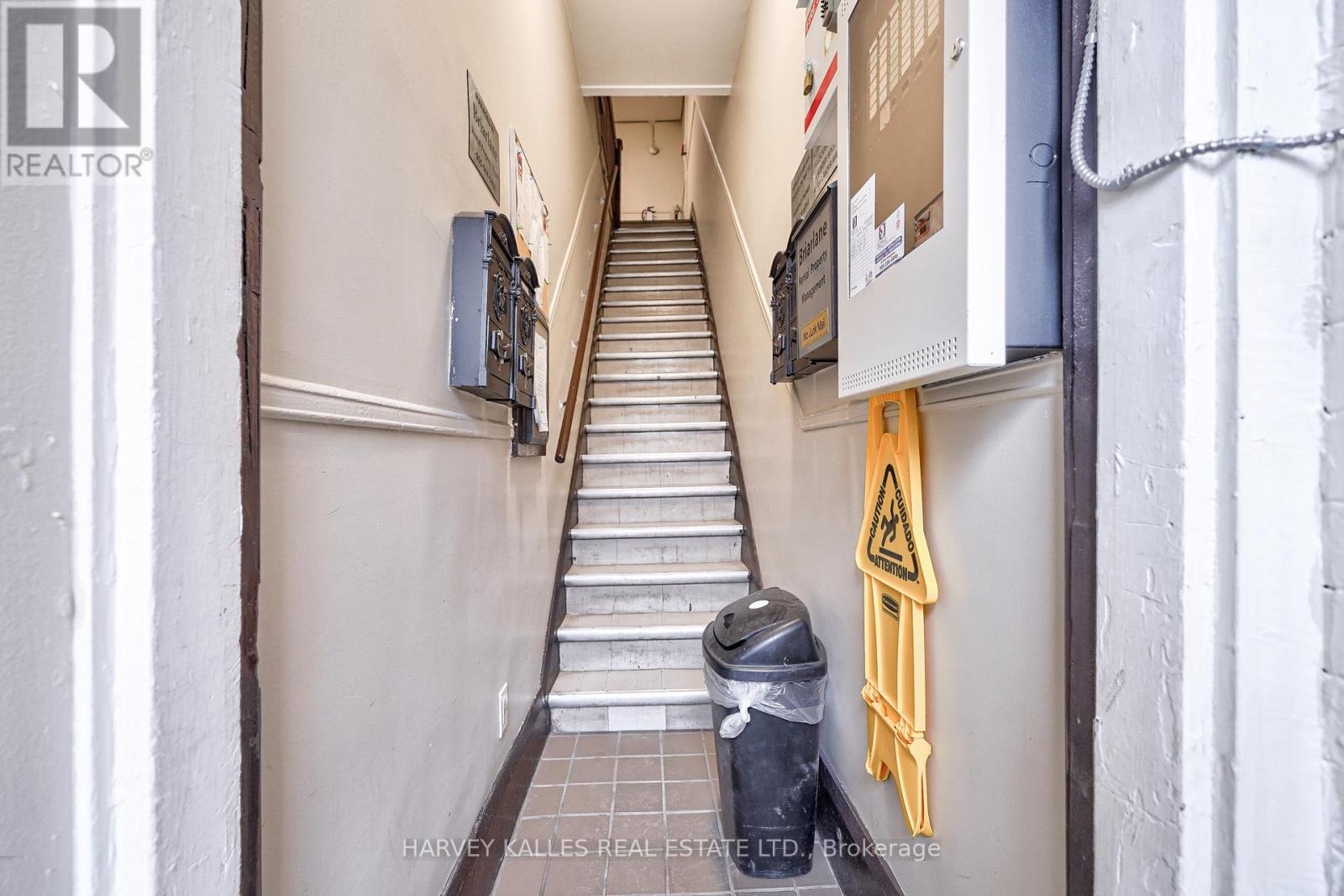 3 - 1074 St Clair Avenue W, Toronto, Ontario M6E 3H3 - Photo 5 - C13824714