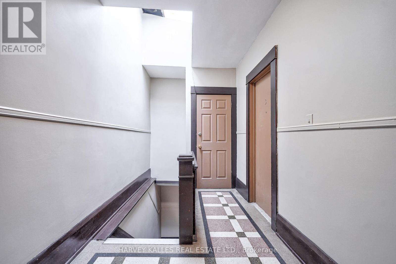 3 - 1074 St Clair Avenue W, Toronto, Ontario M6E 3H3 - Photo 7 - C13824714