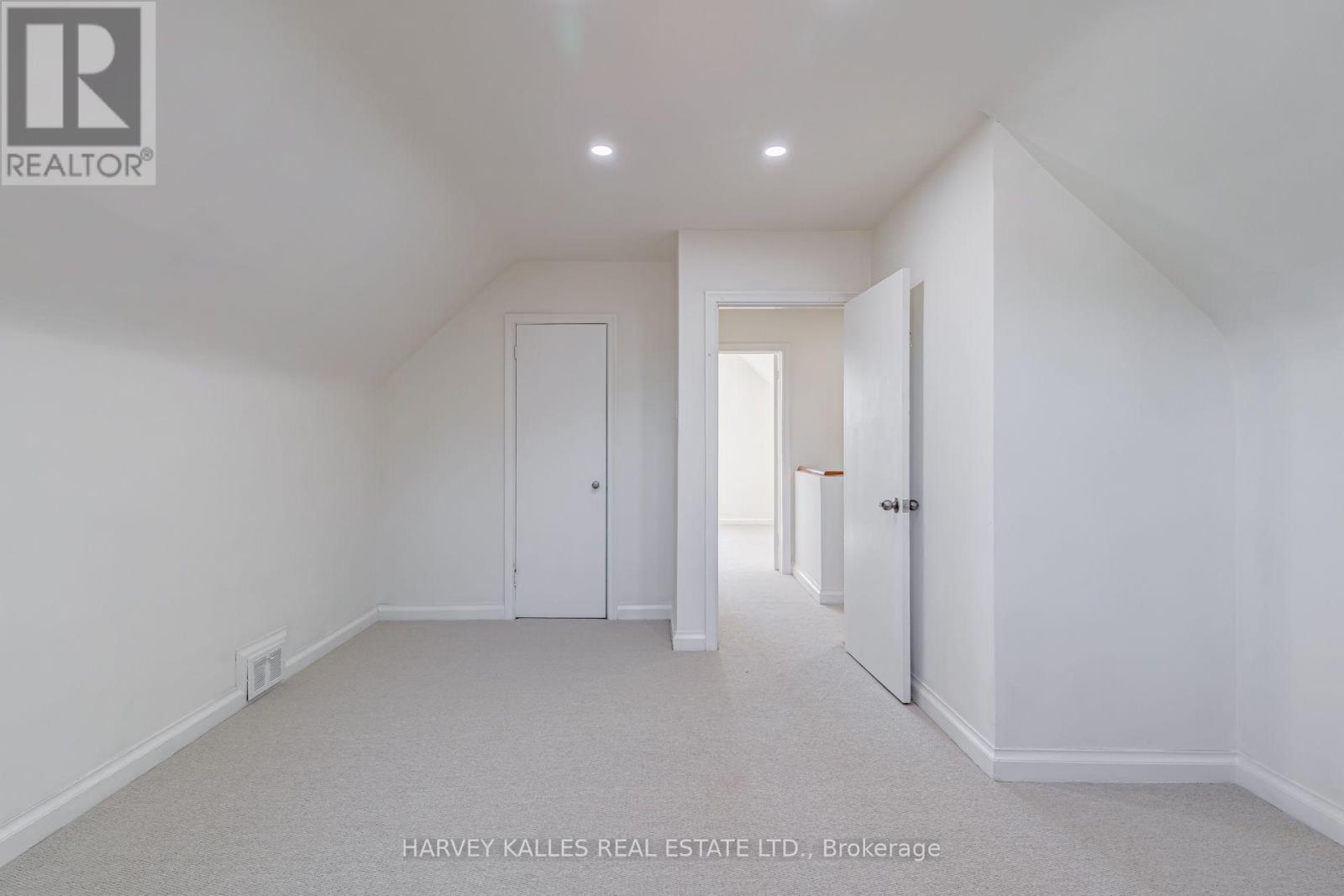 8 Crown Court, Toronto, Ontario  M8Z 4V4 - Photo 13 - W13825620