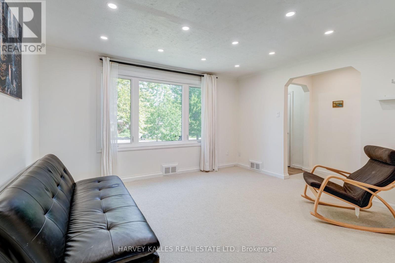 8 Crown Court, Toronto, Ontario  M8Z 4V4 - Photo 6 - W13825620