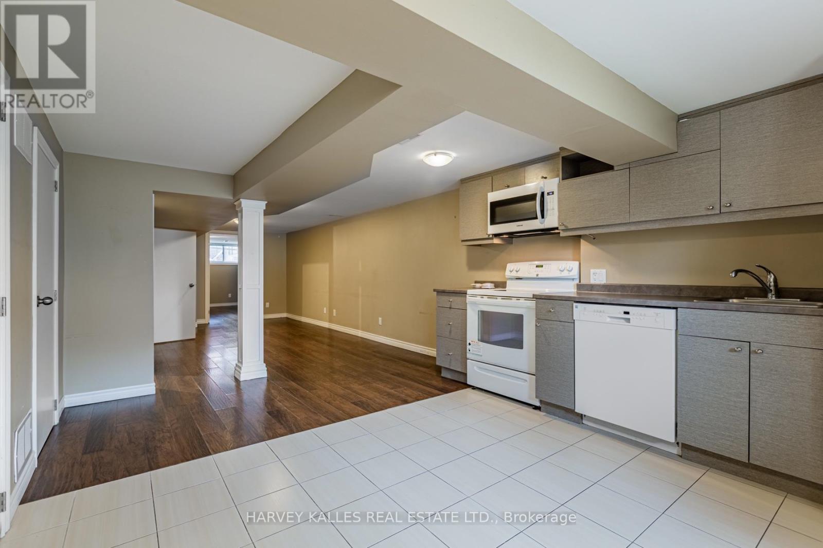 313 Glenholme Avenue, Toronto, Ontario  M6E 3E2 - Photo 5 - C13826346