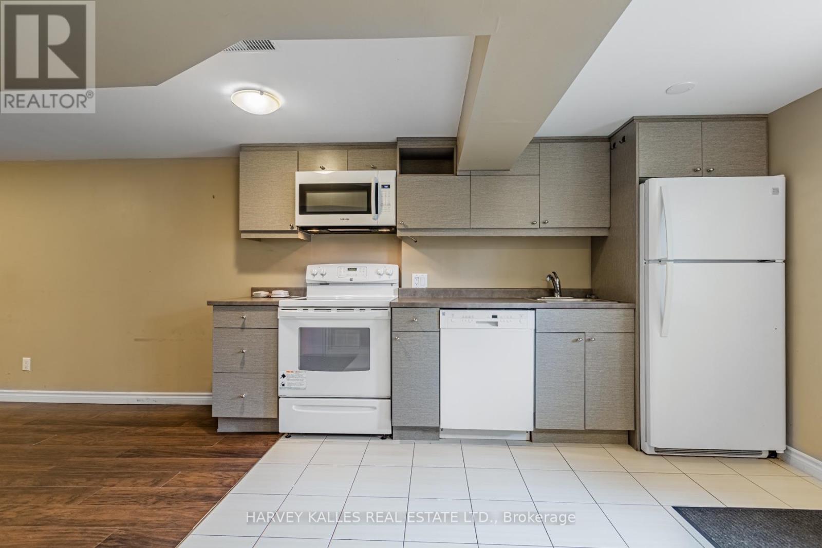 313 Glenholme Avenue, Toronto, Ontario  M6E 3E2 - Photo 6 - C13826346