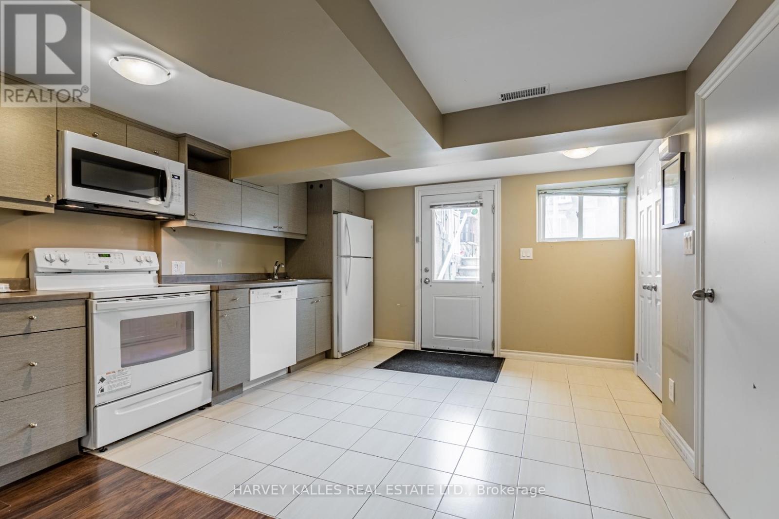 313 Glenholme Avenue, Toronto, Ontario  M6E 3E2 - Photo 7 - C13826346