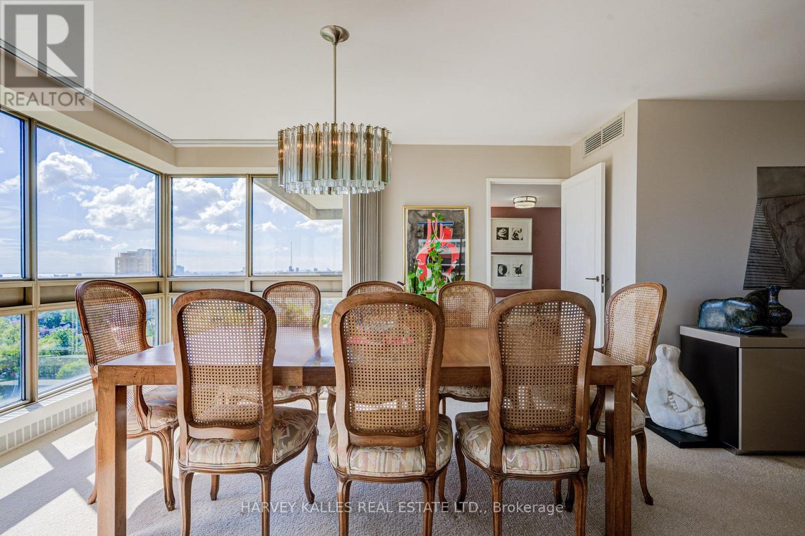 1605 - 63 St. Clair Avenue W, Toronto, Ontario M4V 2Y9 - Photo 10 - C13826552
