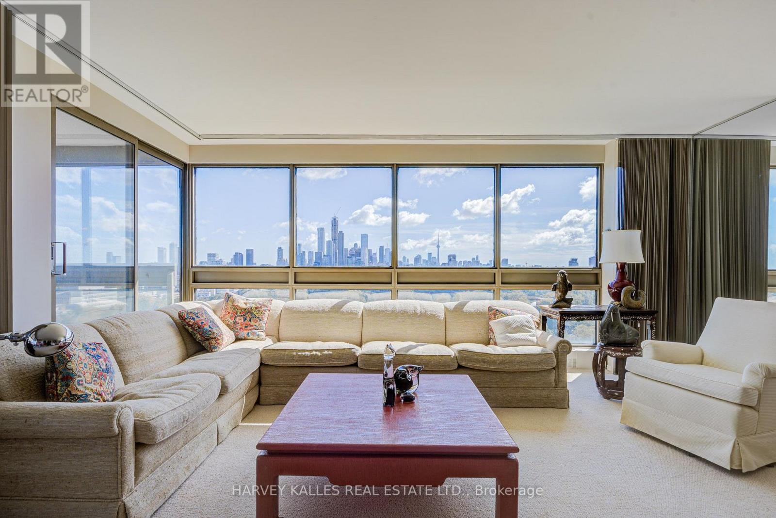1605 - 63 St. Clair Avenue W, Toronto, Ontario M4V 2Y9 - Photo 15 - C13826552