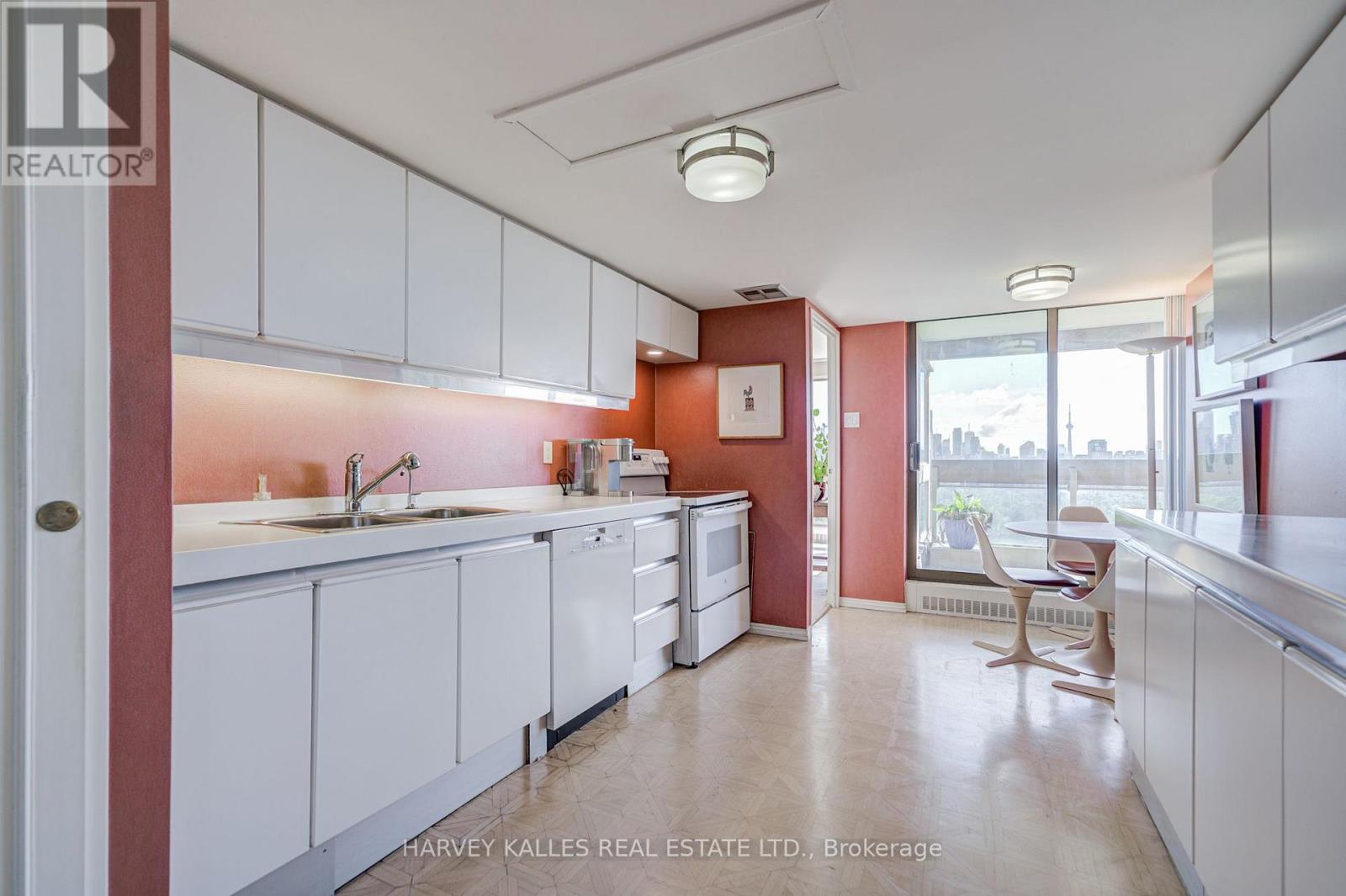 1605 - 63 St. Clair Avenue W, Toronto, Ontario M4V 2Y9 - Photo 26 - C13826552