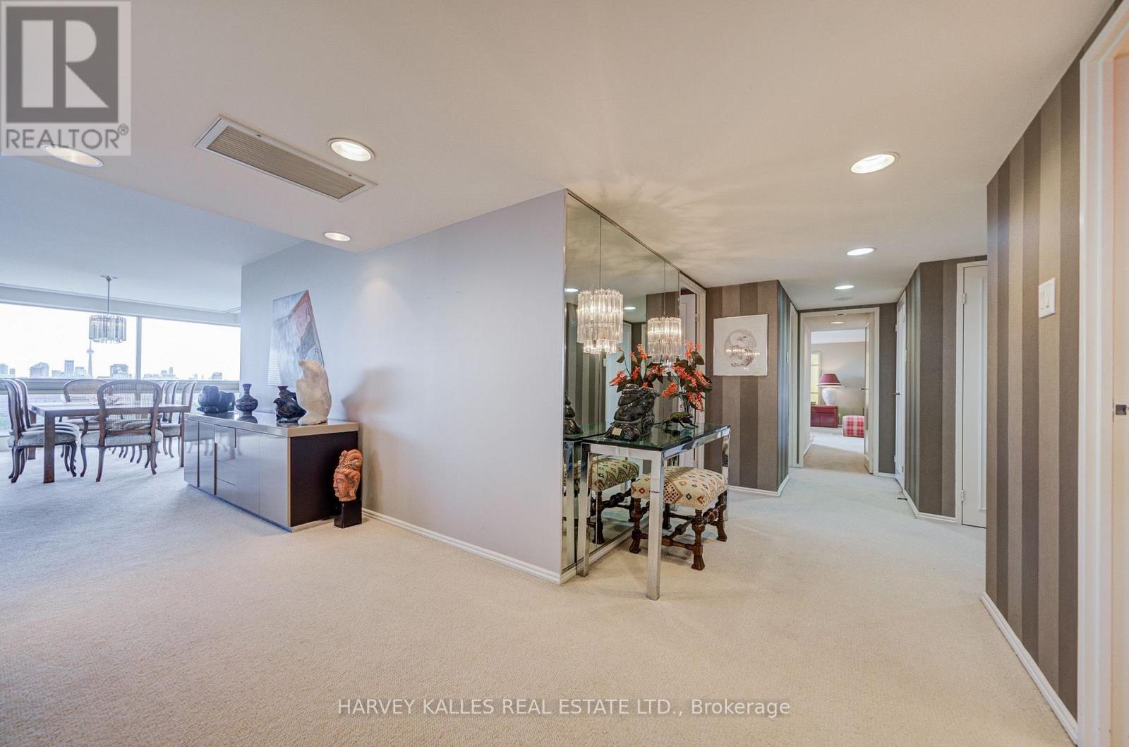 1605 - 63 St. Clair Avenue W, Toronto, Ontario M4V 2Y9 - Photo 6 - C13826552