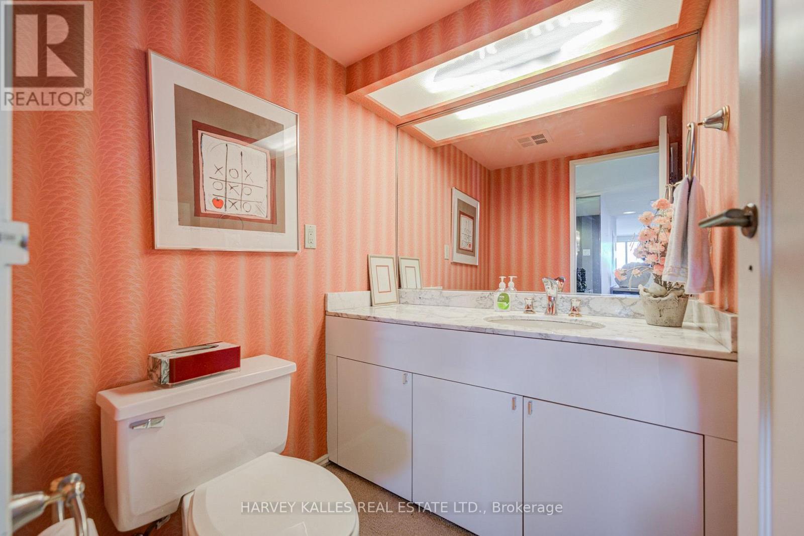 1605 - 63 St. Clair Avenue W, Toronto, Ontario M4V 2Y9 - Photo 7 - C13826552