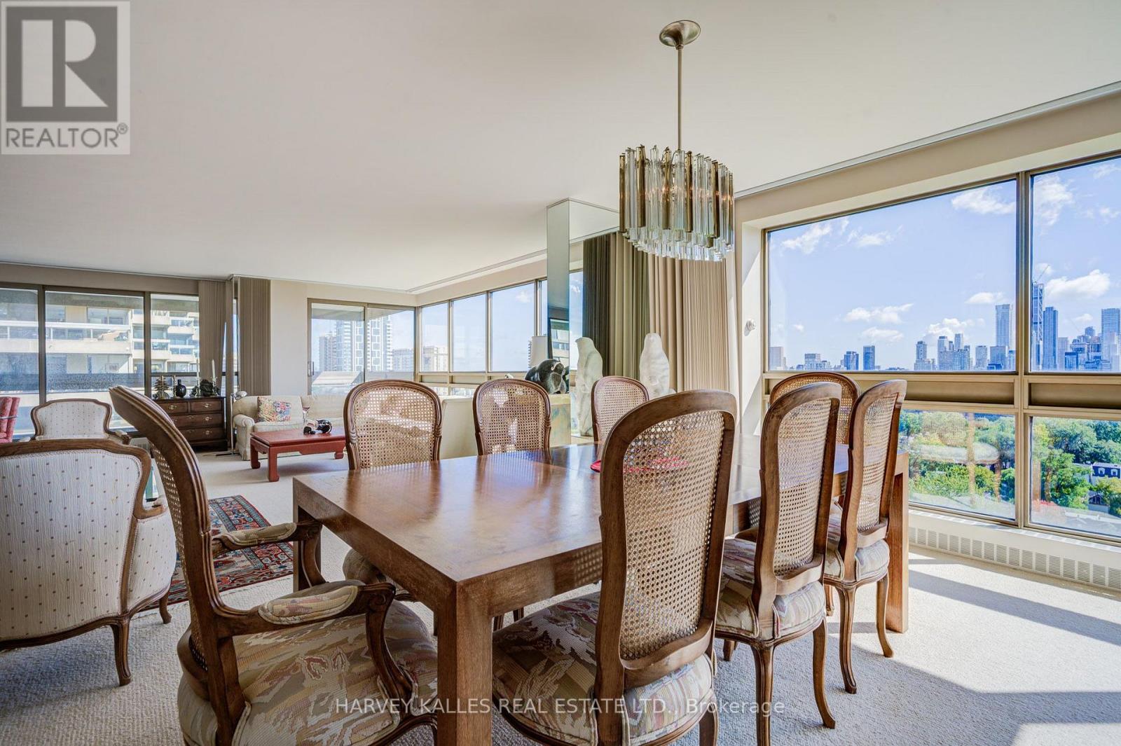 1605 - 63 St. Clair Avenue W, Toronto, Ontario M4V 2Y9 - Photo 9 - C13826552