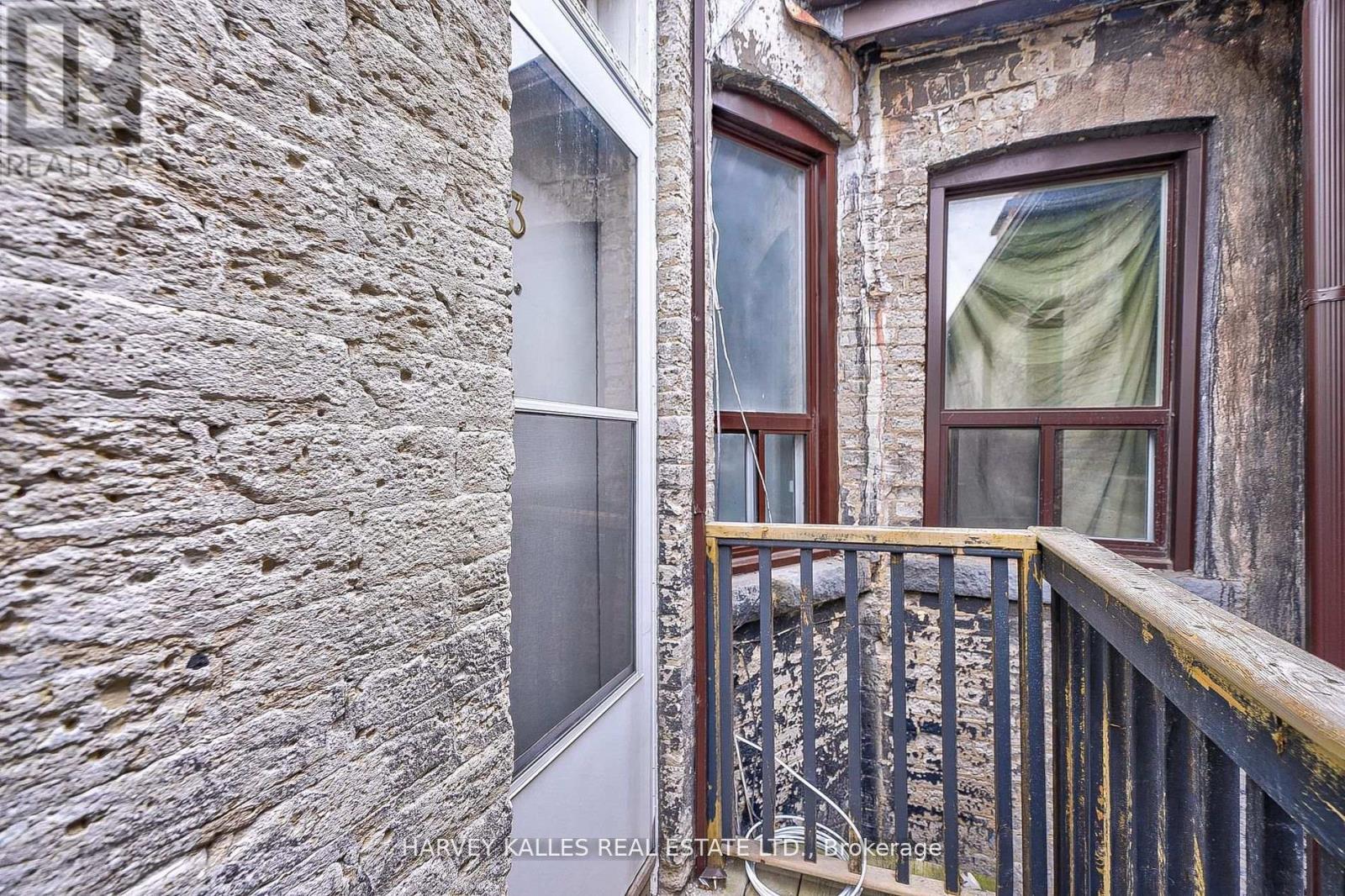 1 - 1072 St Clair Avenue W, Toronto, Ontario M6E 3H3 - Photo 27 - C13827440