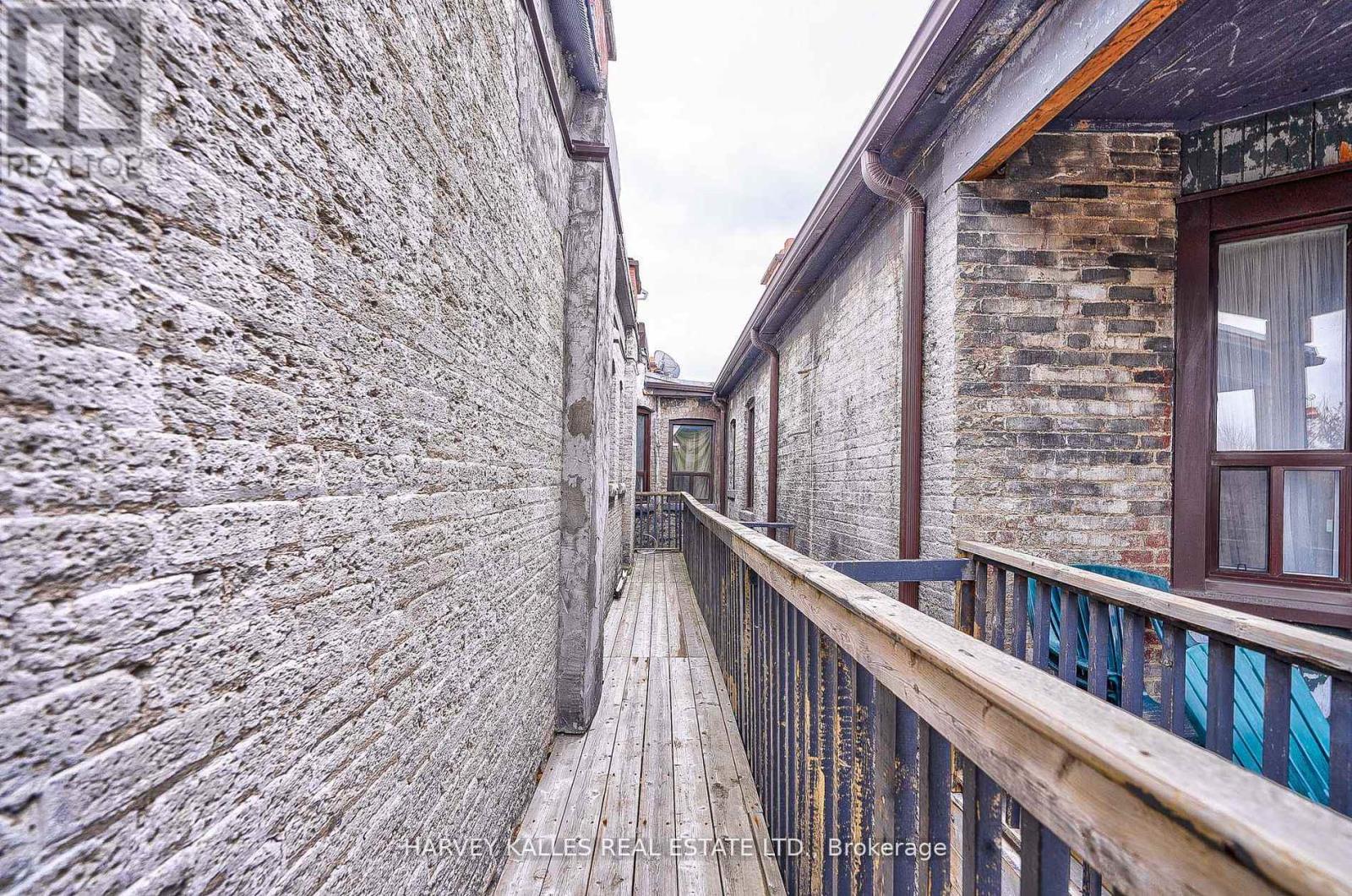 1 - 1072 St Clair Avenue W, Toronto, Ontario M6E 3H3 - Photo 28 - C13827440