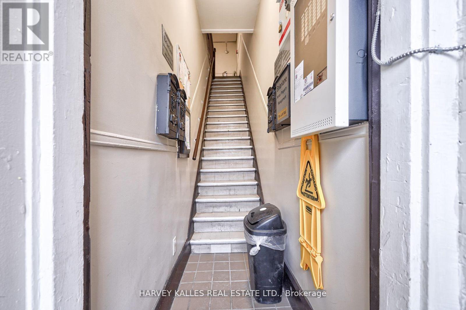 1 - 1072 St Clair Avenue W, Toronto, Ontario M6E 3H3 - Photo 4 - C13827440