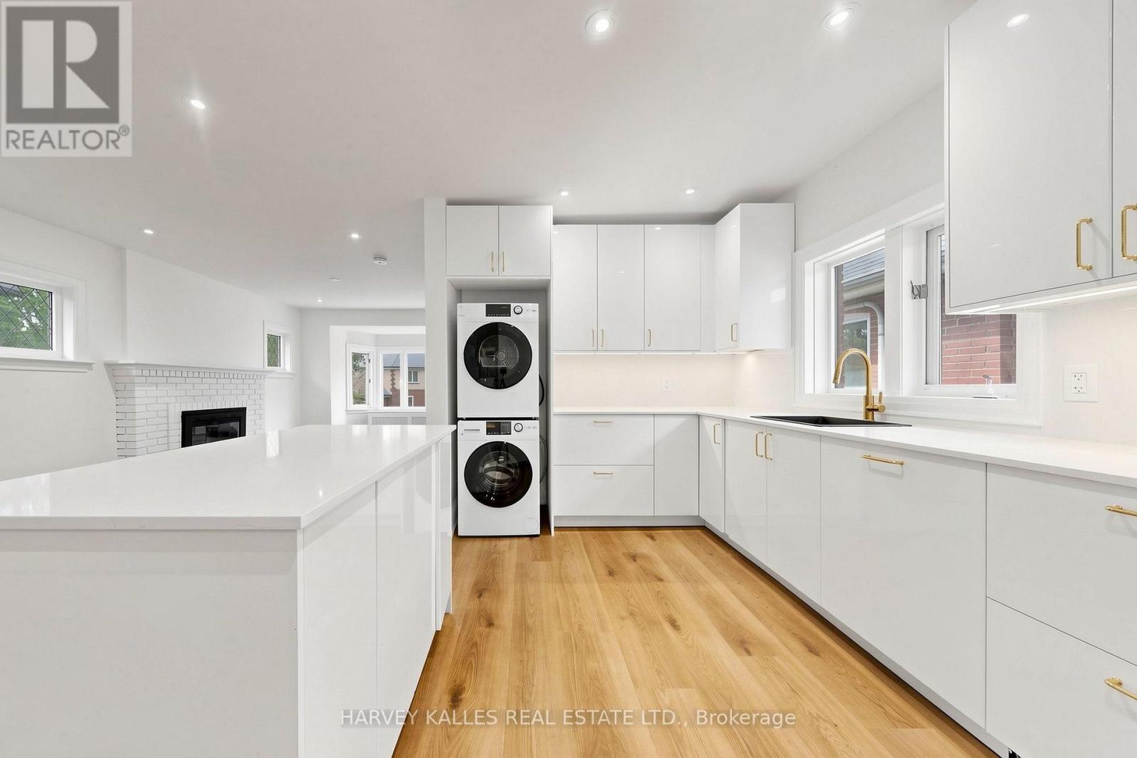 Upper - 7 Tullis Drive, Toronto, Ontario M4S 2E2 - Photo 12 - C13828598