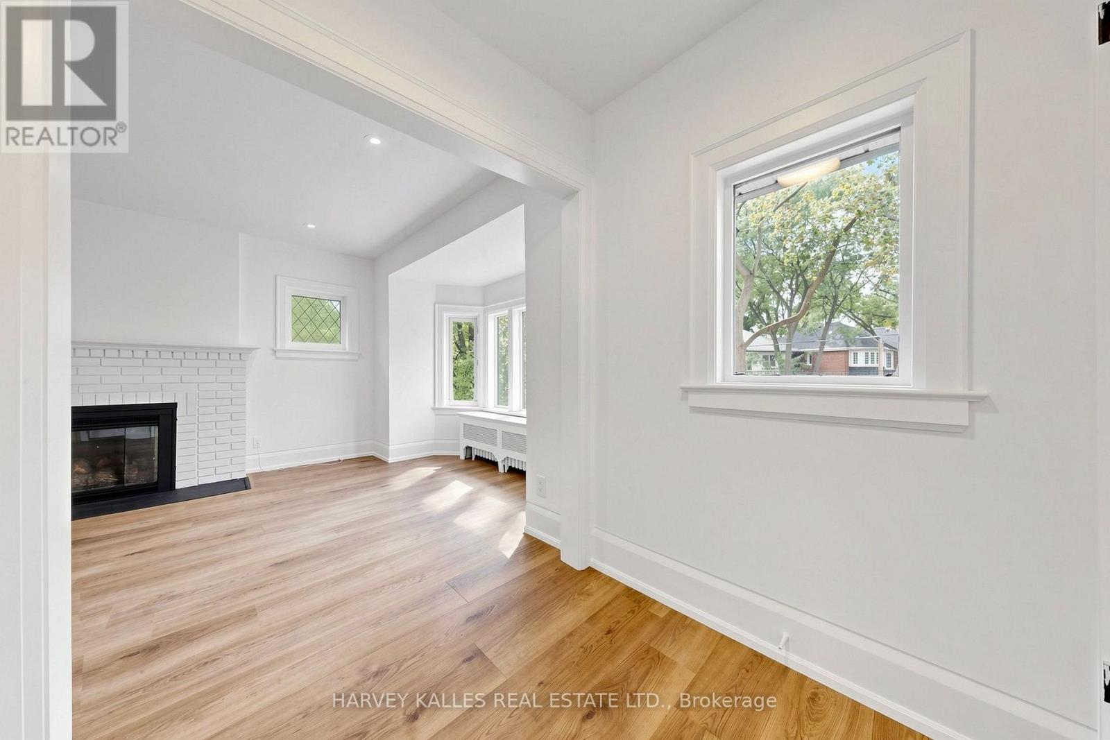 Upper - 7 Tullis Drive, Toronto, Ontario M4S 2E2 - Photo 18 - C13828598