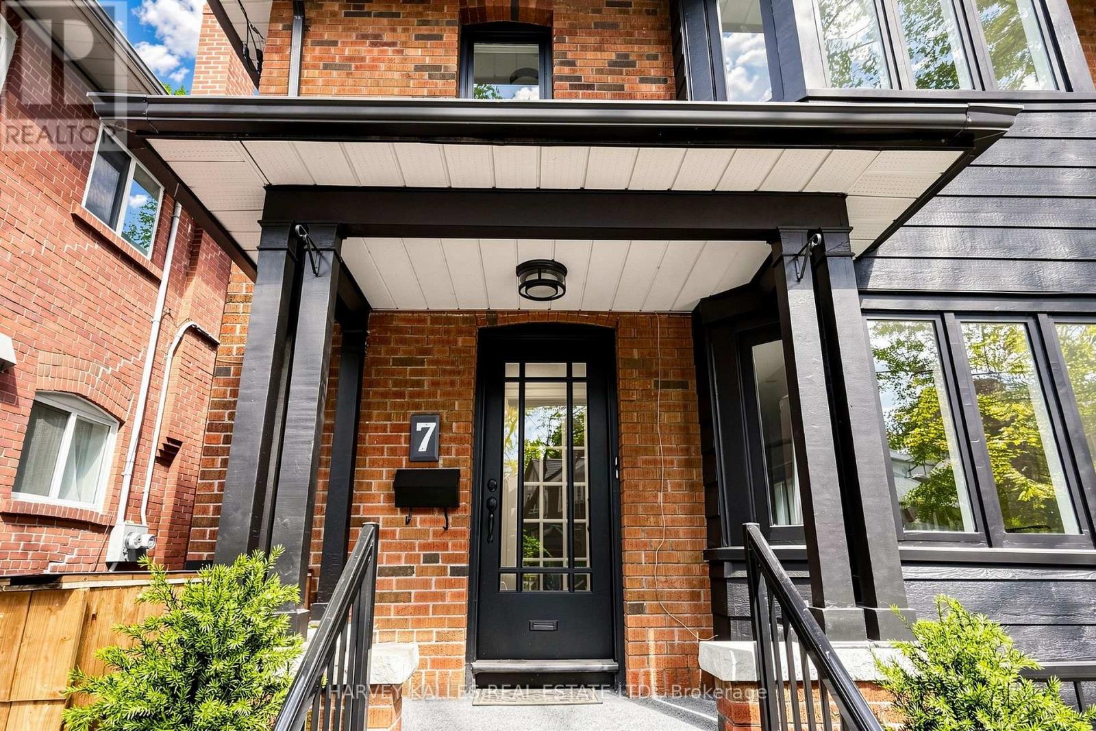 Upper - 7 Tullis Drive, Toronto, Ontario M4S 2E2 - Photo 4 - C13828598