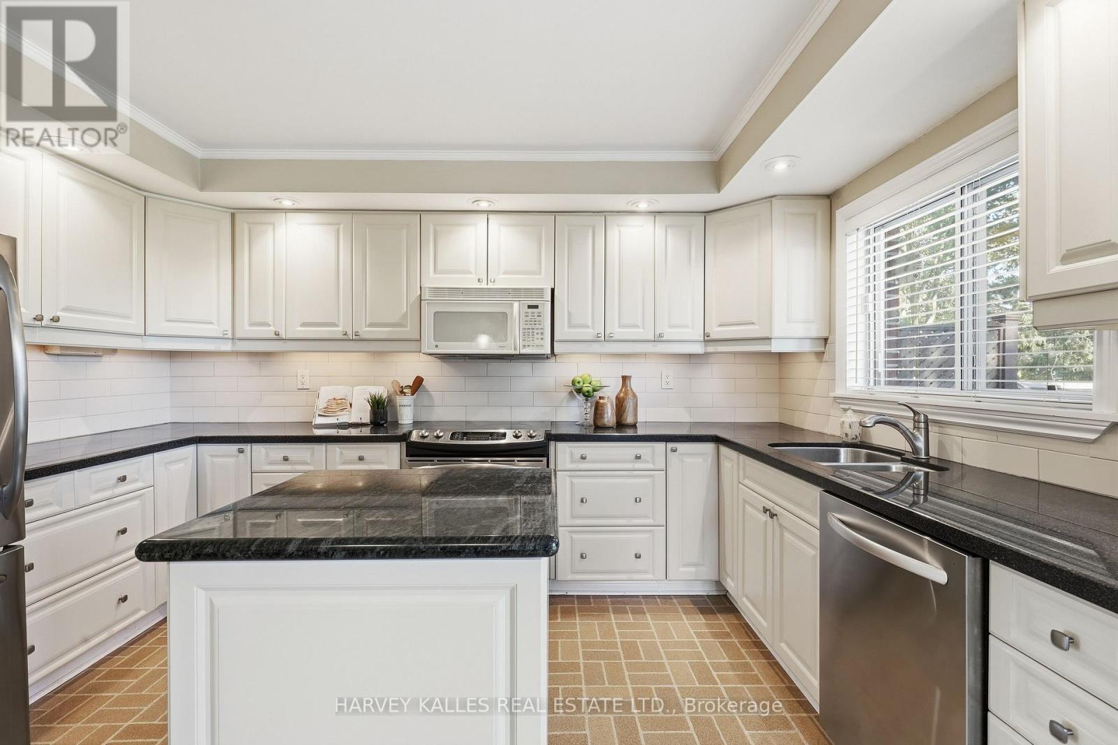 310 Newlove Drive, Caledon, Ontario  L7E 1Z6 - Photo 13 - W13828962