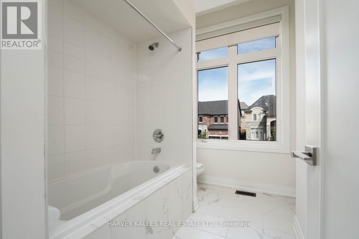 Main Floor - 253 Seaview Heights, East Gwillimbury, Ontario L9N 0Z1 - Photo 37 - N13830440