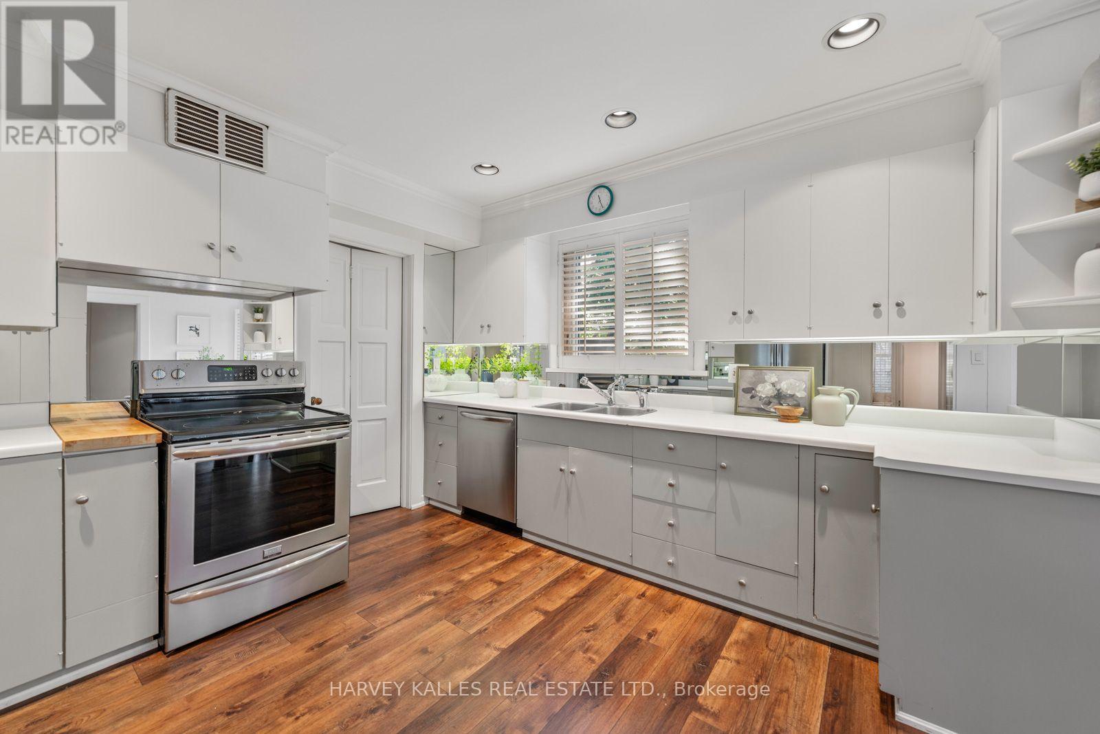 55 Wembley Road, Toronto, Ontario M6C 2G1 - Photo 11 - C13834500
