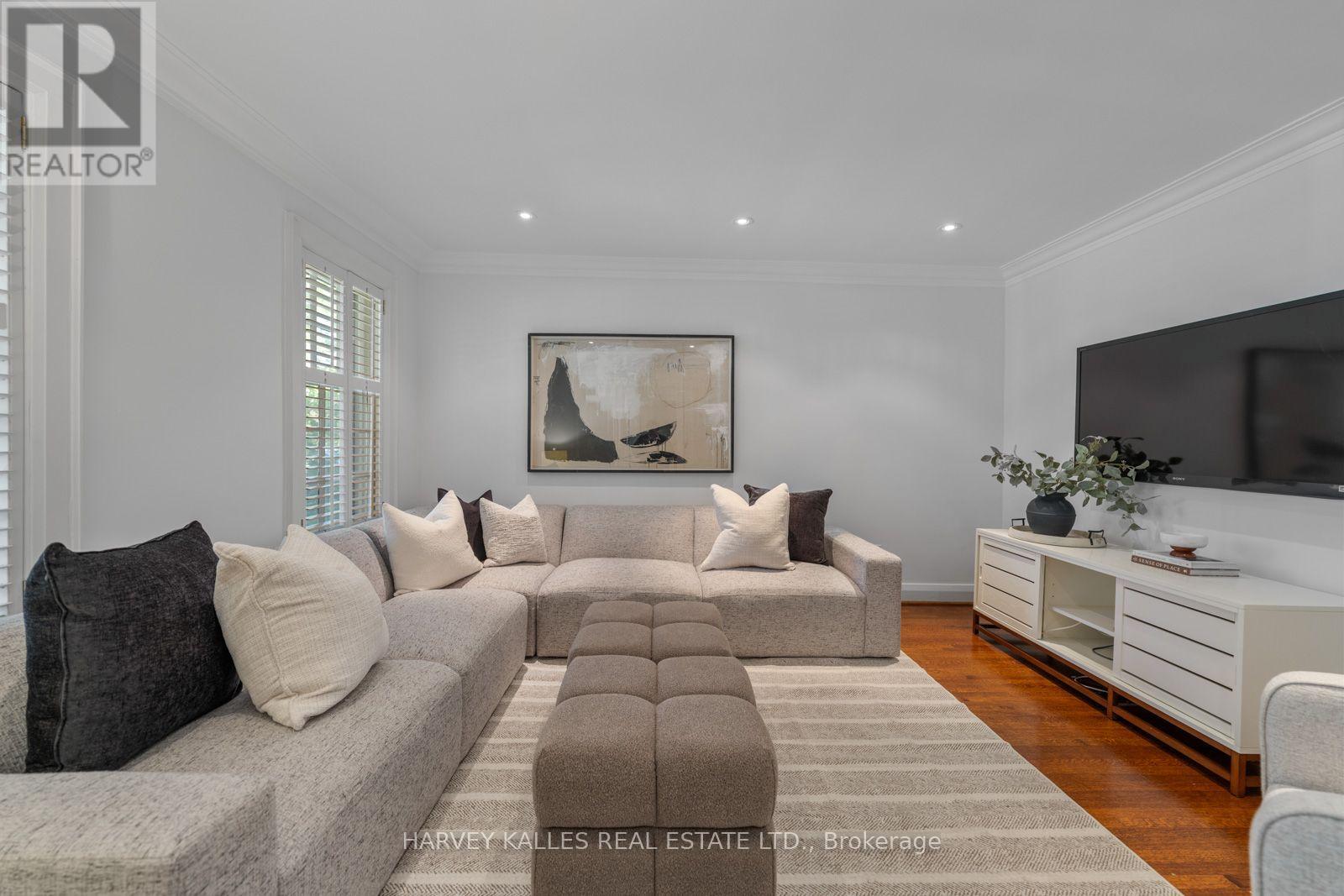 55 Wembley Road, Toronto, Ontario M6C 2G1 - Photo 9 - C13834500